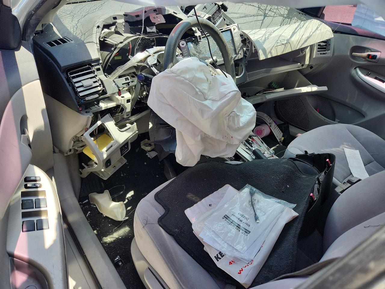2011 Toyota Corolla Le Серебряный vin: JTDBU4EE8B9124203
