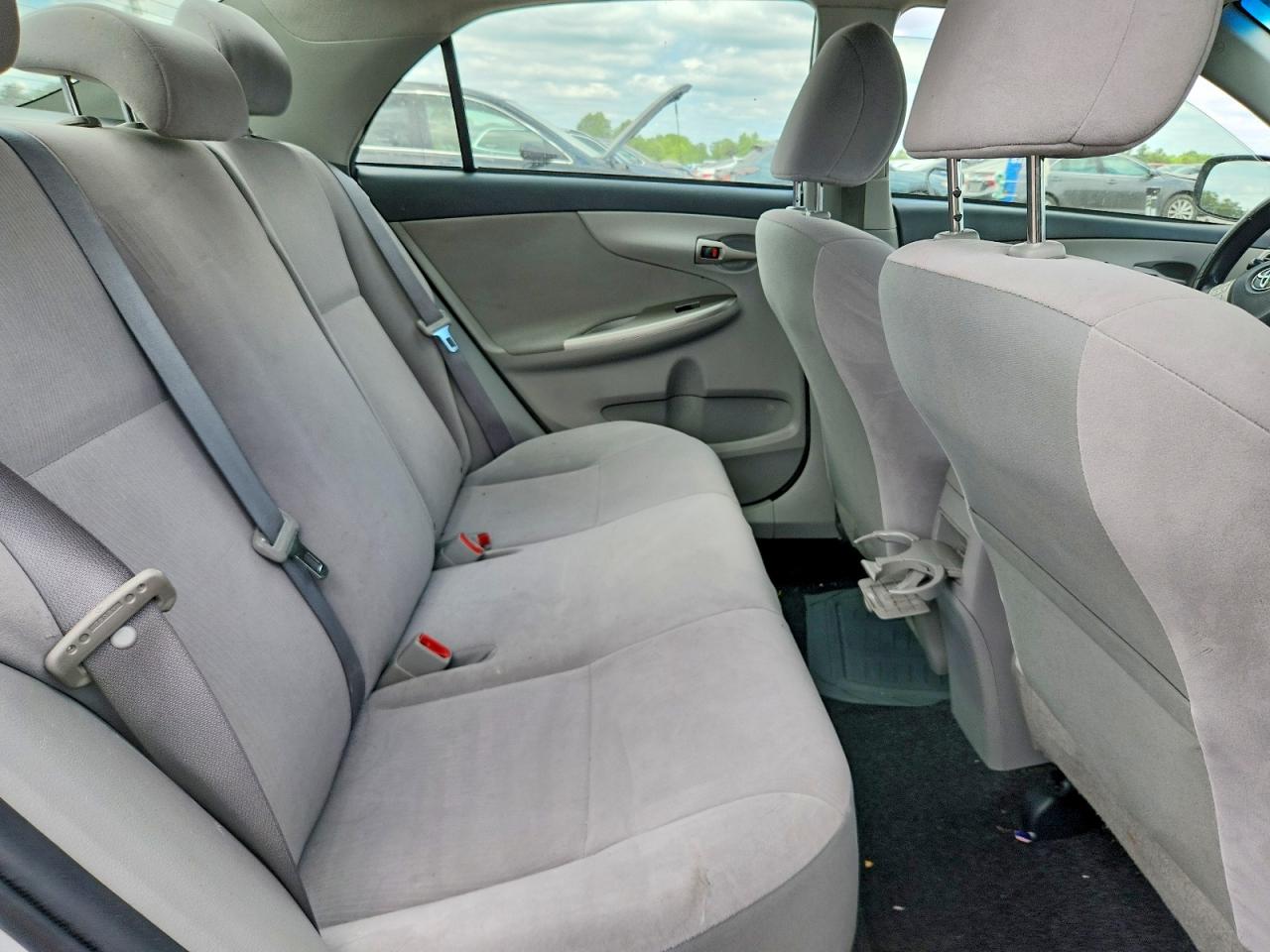 2011 Toyota Corolla Le Серебряный vin: JTDBU4EE8B9126873