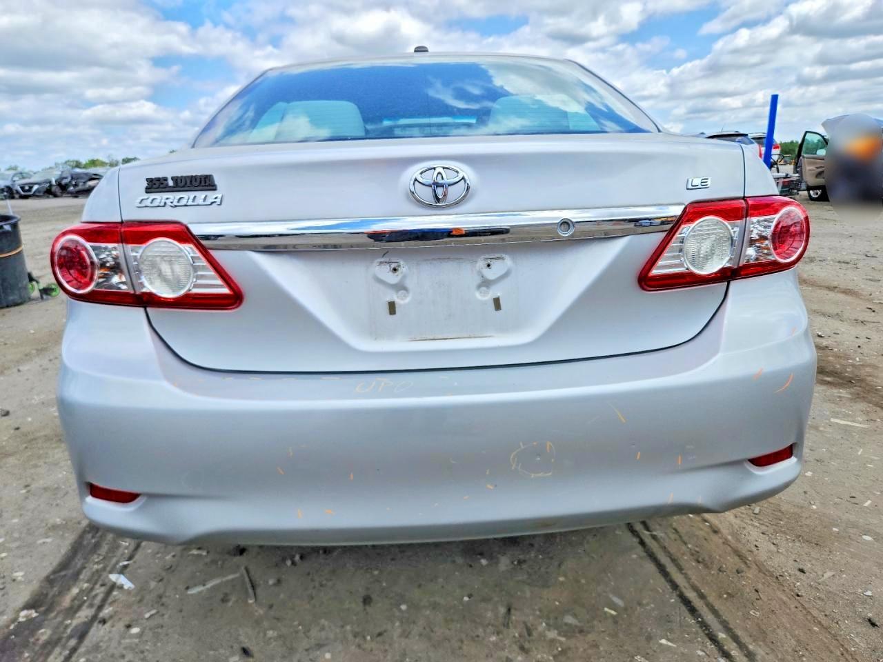2011 Toyota Corolla Le Серебряный vin: JTDBU4EE8B9126873