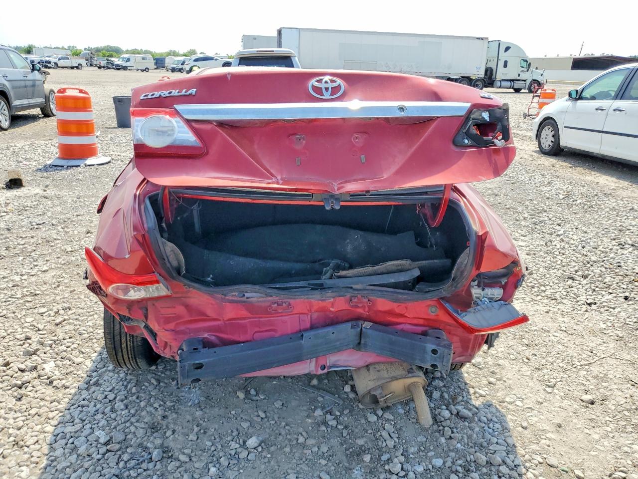 2011 Toyota Corolla Le Red vin: JTDBU4EE8B9129126