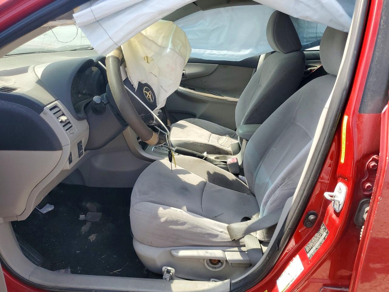 2011 Toyota Corolla Le Red vin: JTDBU4EE8B9129126