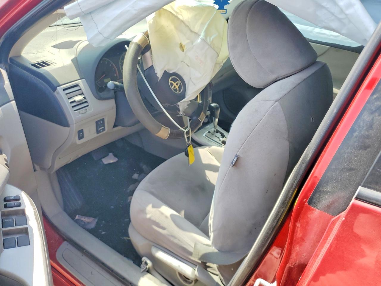 2011 Toyota Corolla Le Red vin: JTDBU4EE8B9129126