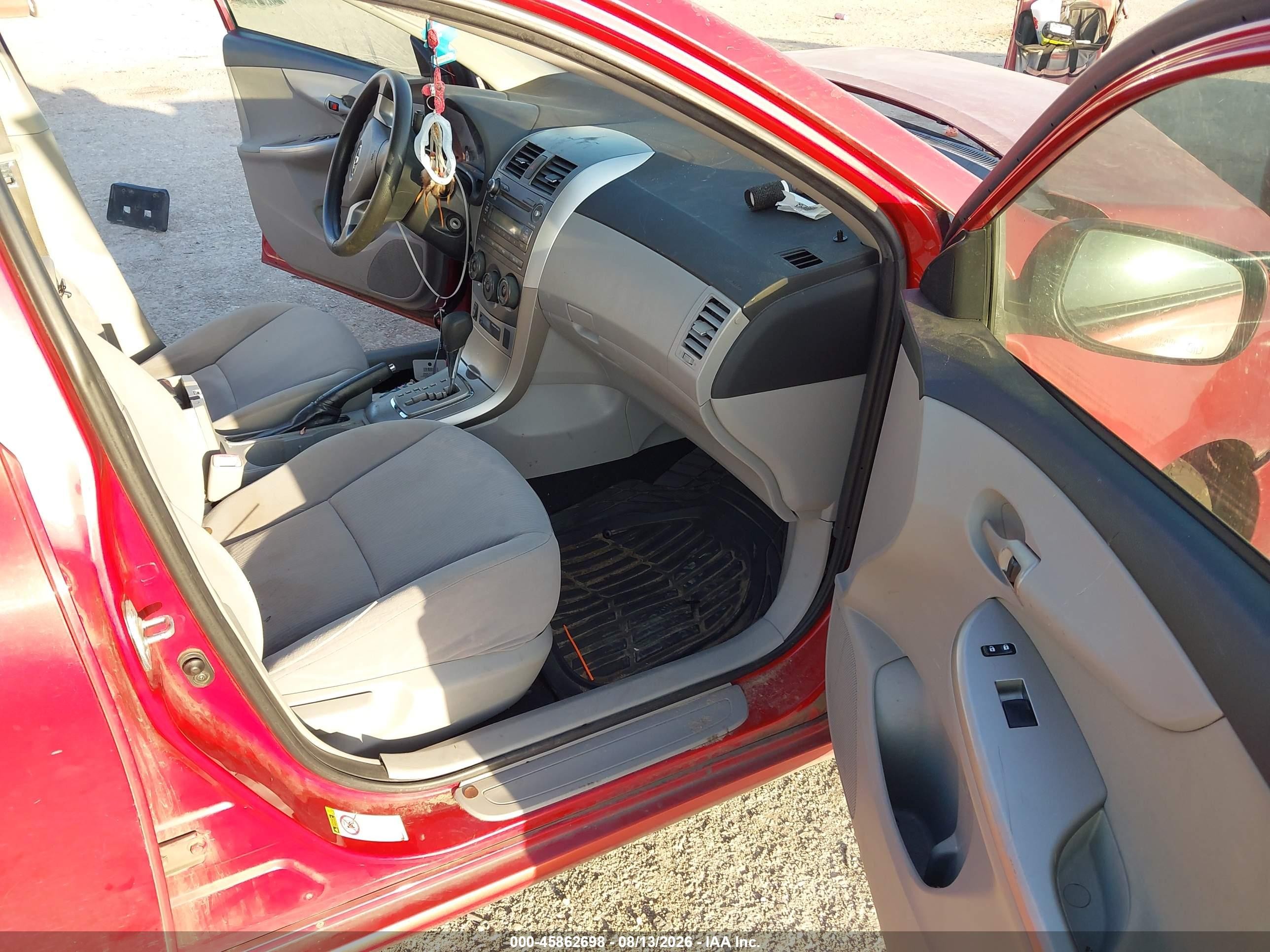 2011 Toyota Corolla Le Red vin: JTDBU4EE8B9133029