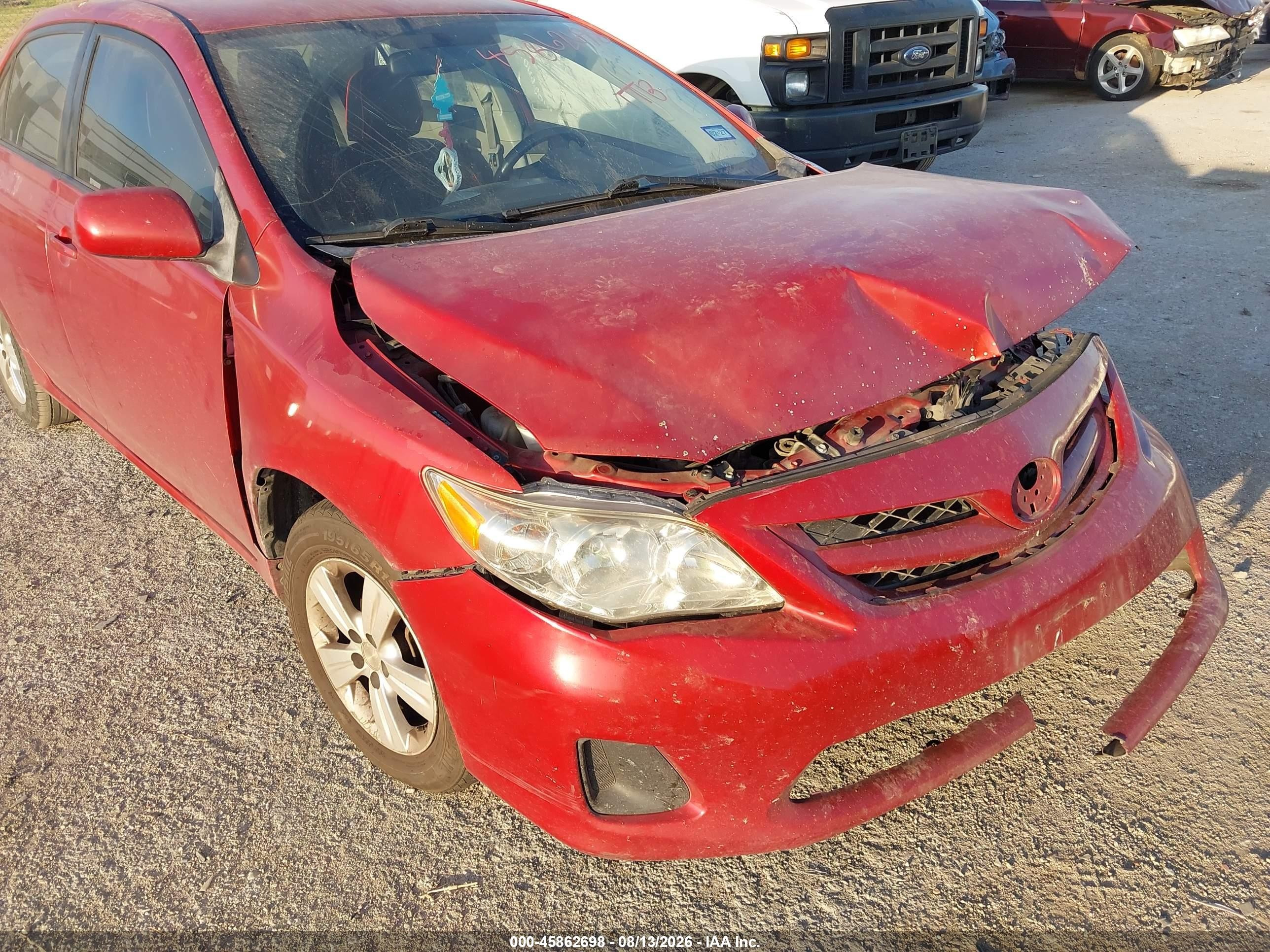2011 Toyota Corolla Le Red vin: JTDBU4EE8B9133029