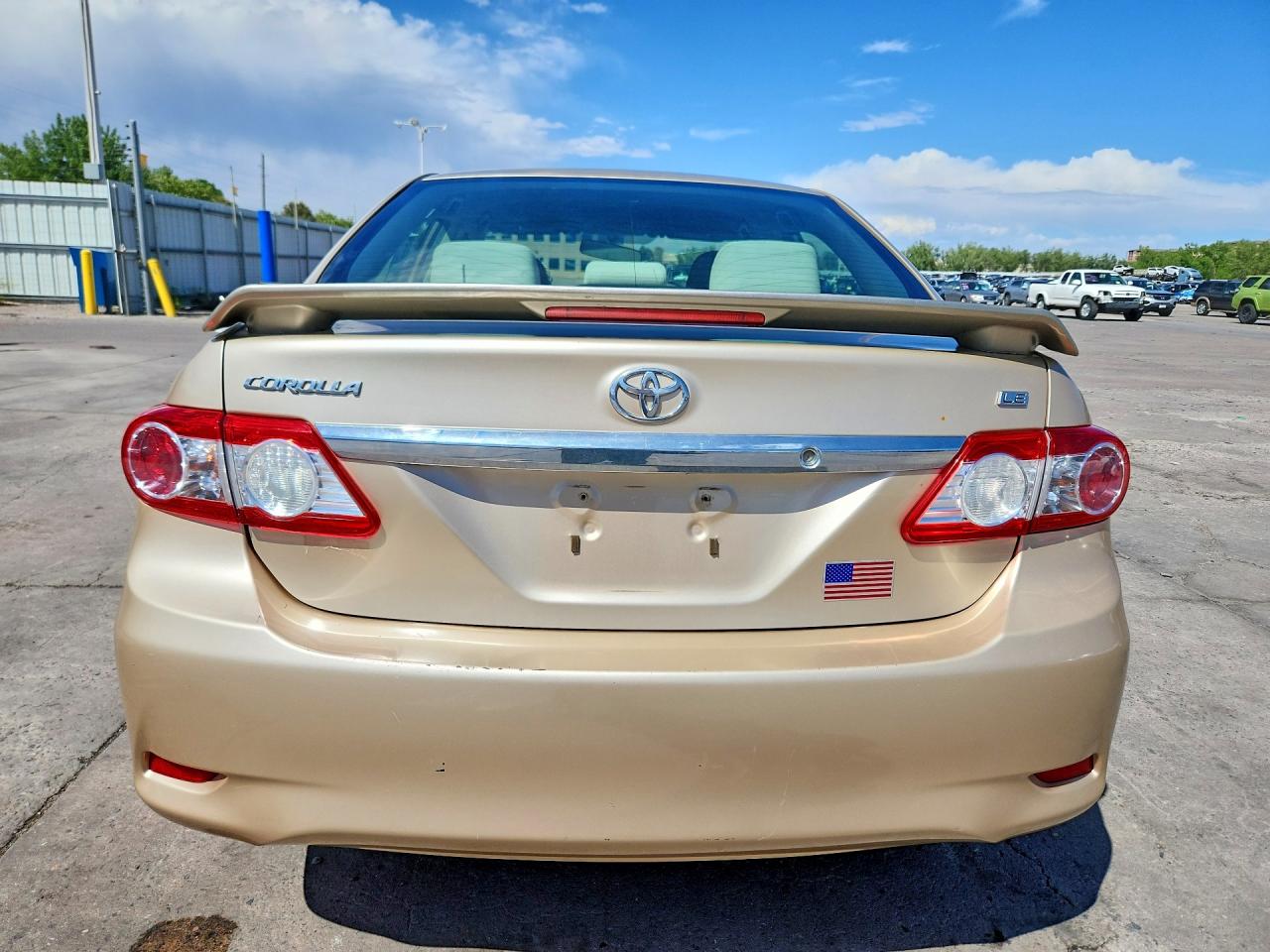 2011 Toyota Corolla Le Золотой vin: JTDBU4EE8B9135427