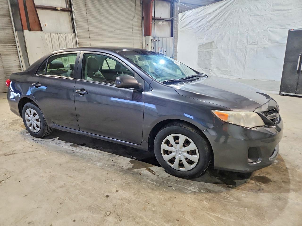 2011 Toyota Corolla Le Gray vin: JTDBU4EE8B9135962