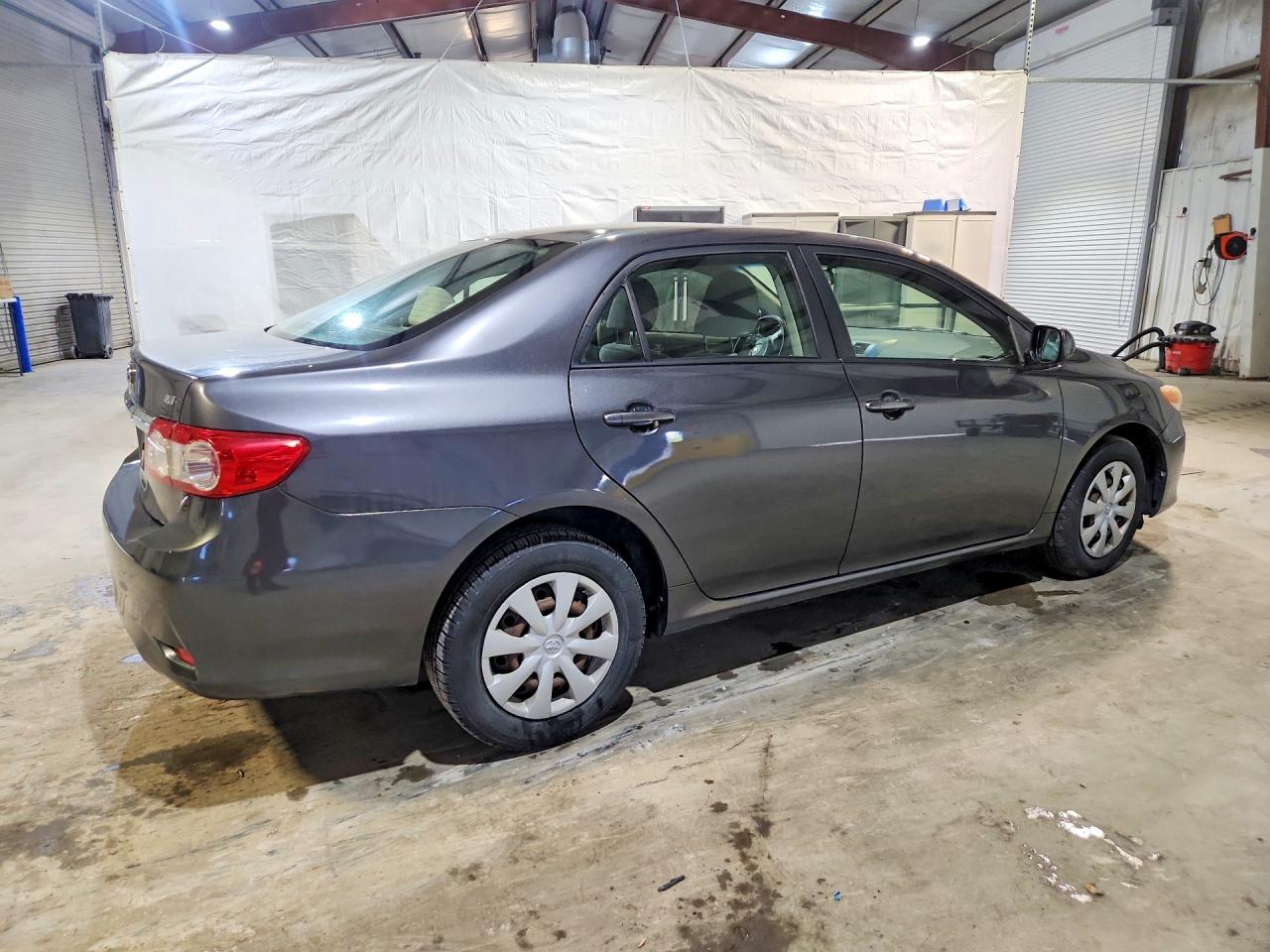 2011 Toyota Corolla Le Gray vin: JTDBU4EE8B9135962