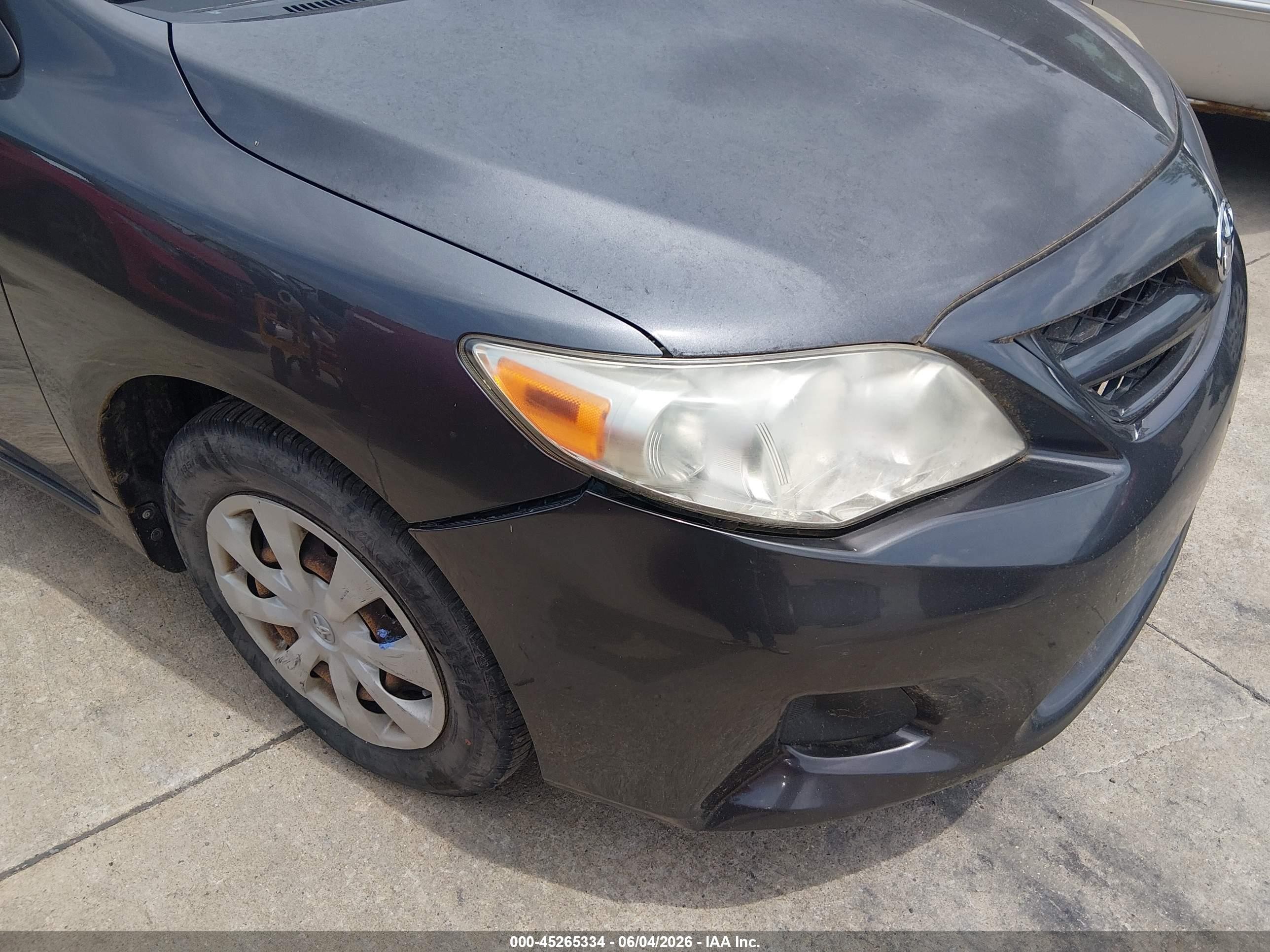 2011 Toyota Corolla Le Gray vin: JTDBU4EE8B9142054
