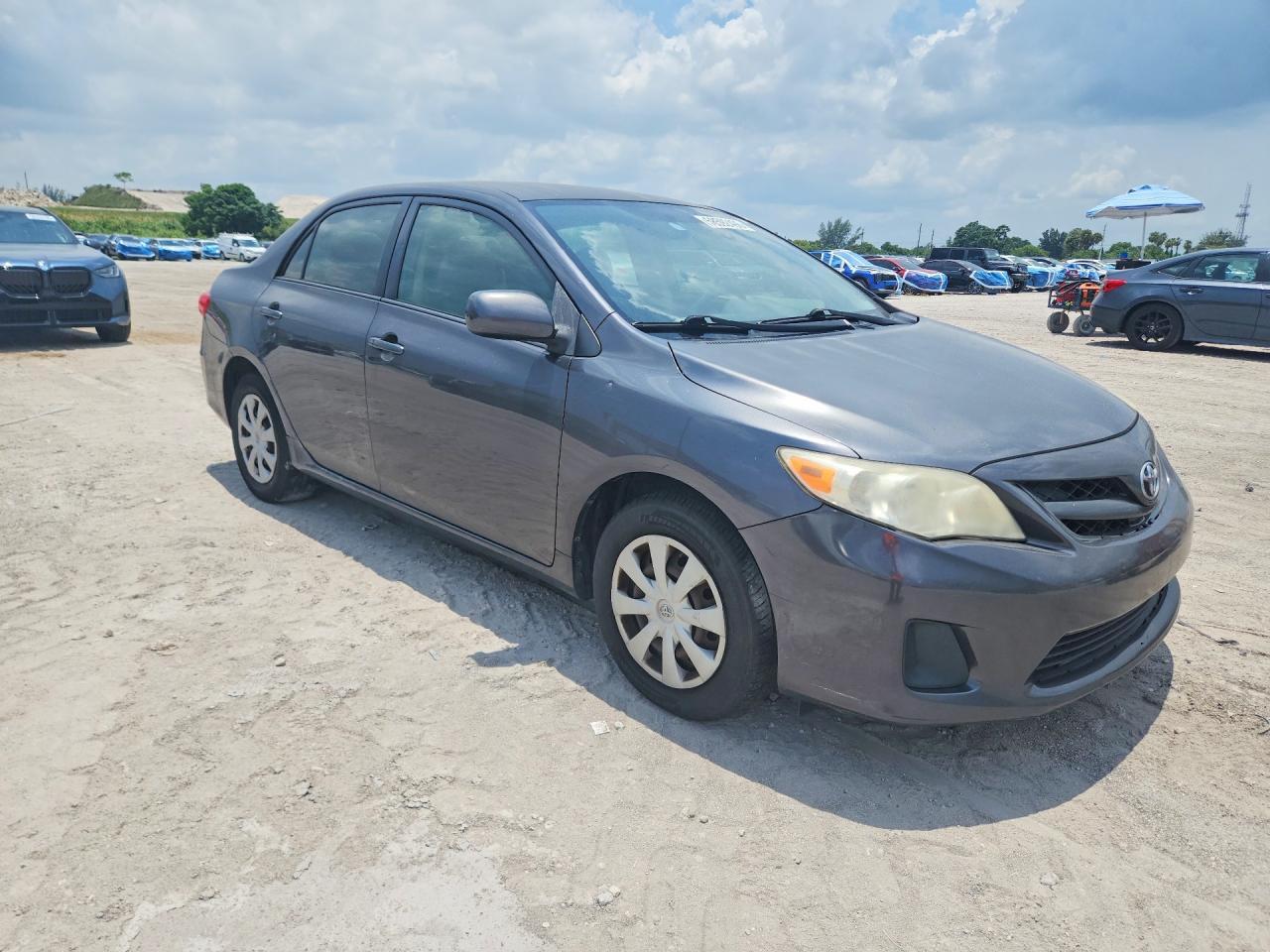 2011 Toyota Corolla Le Gray vin: JTDBU4EE8B9146976