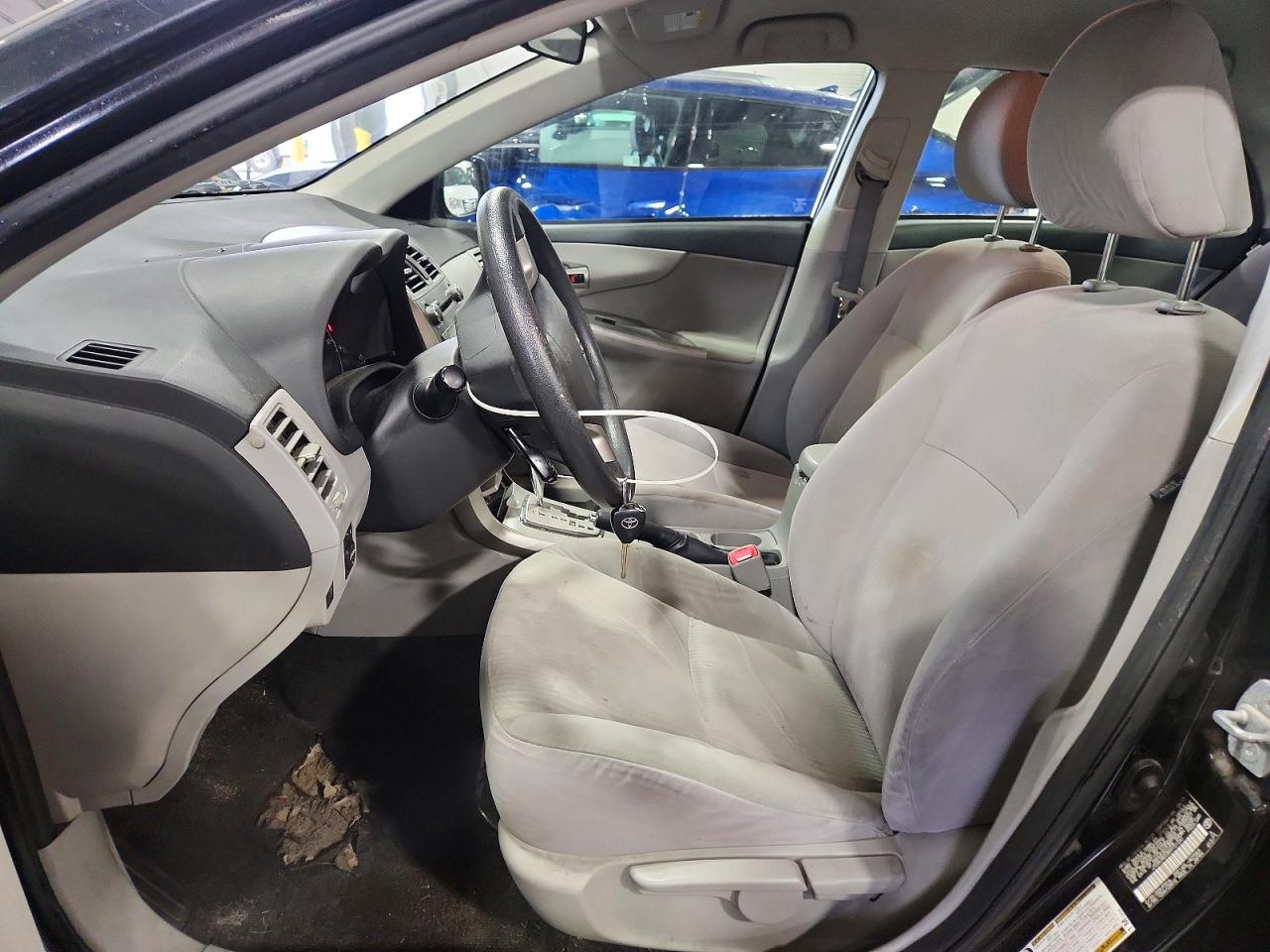 2011 Toyota Corolla Le Black vin: JTDBU4EE8B9151241