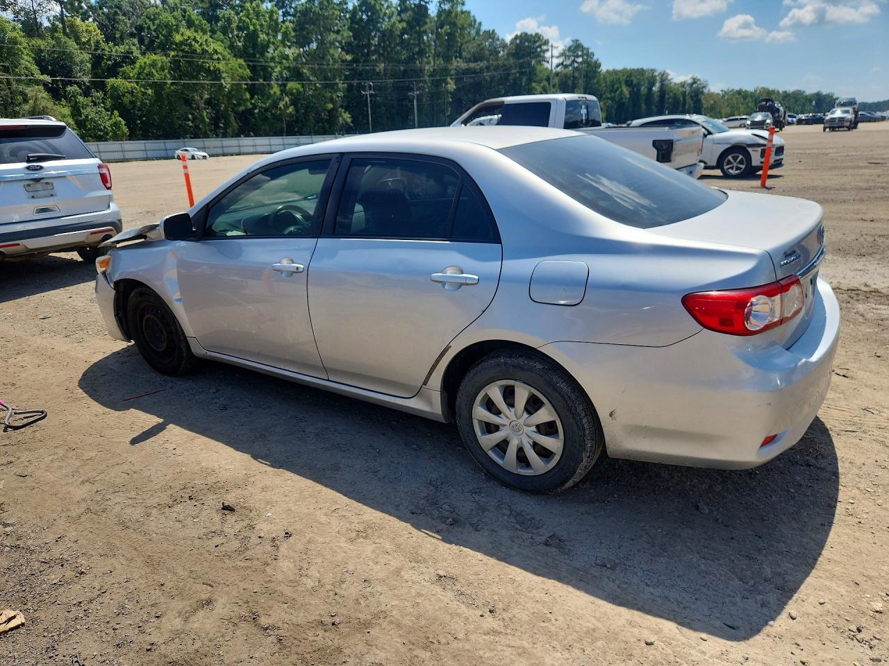 2011 Toyota Corolla Le Silver vin: JTDBU4EE8B9156892