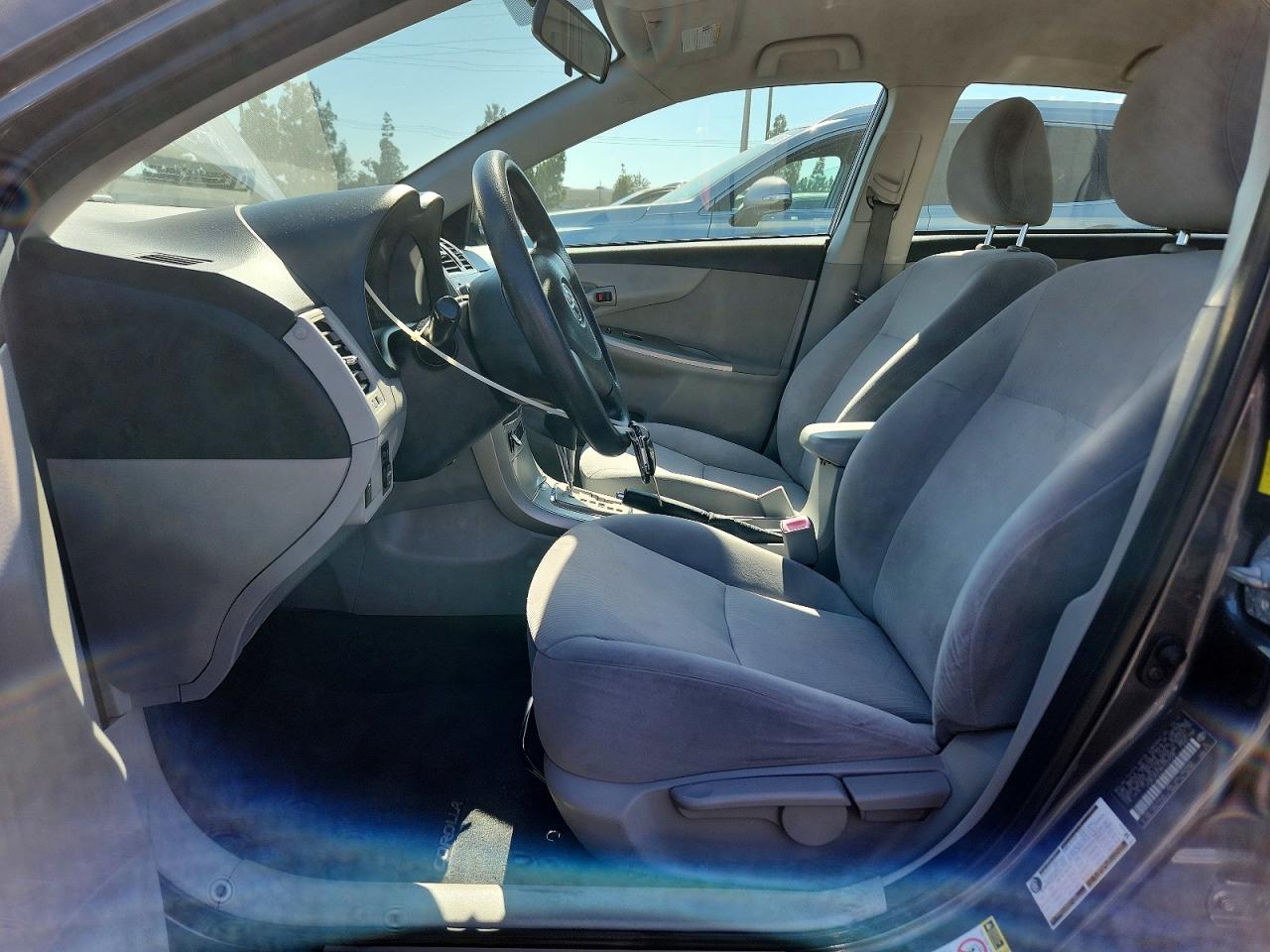 2011 Toyota Corolla Le Серый vin: JTDBU4EE8BJ090598
