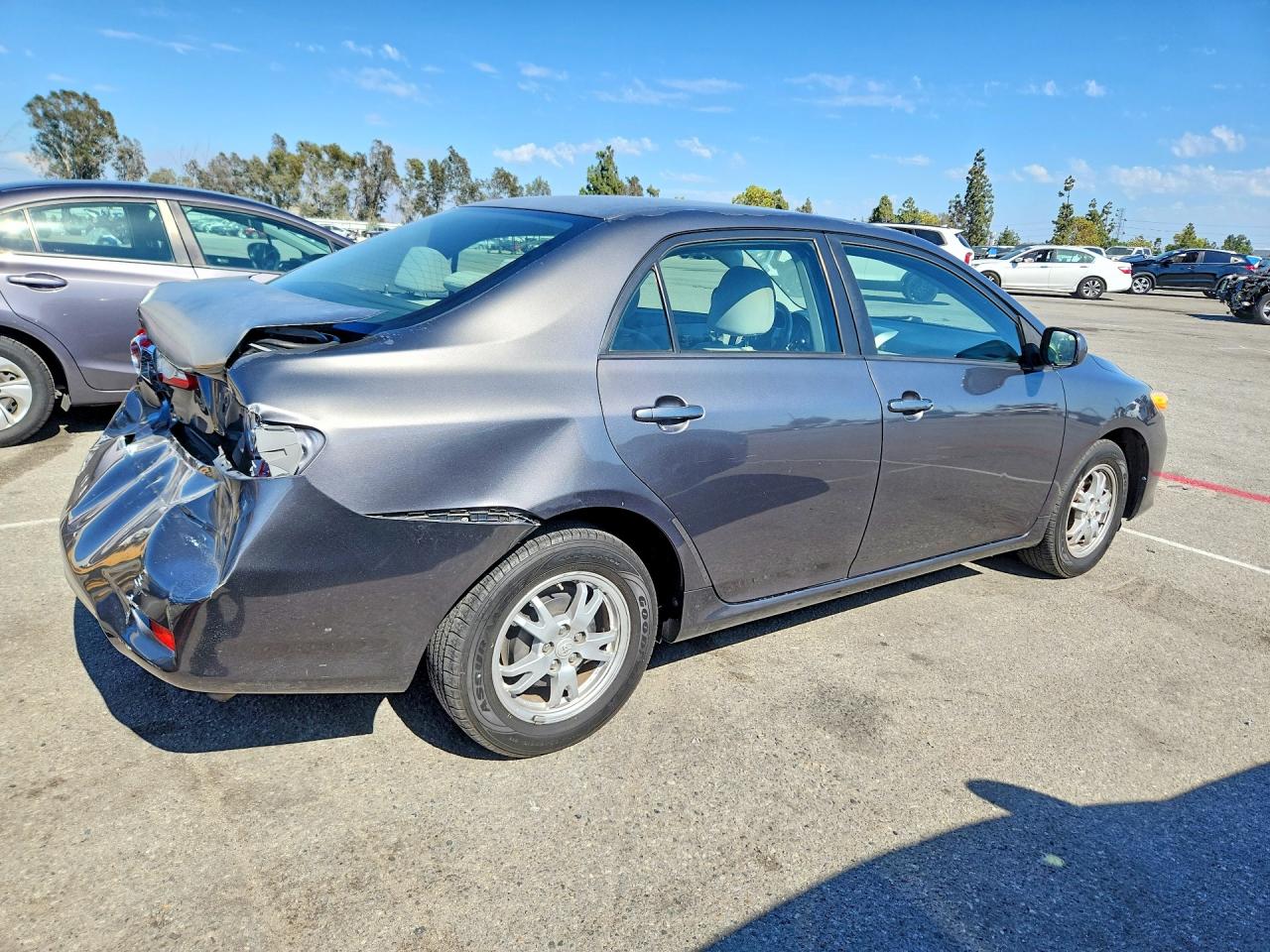 2011 Toyota Corolla Le Серый vin: JTDBU4EE8BJ090598