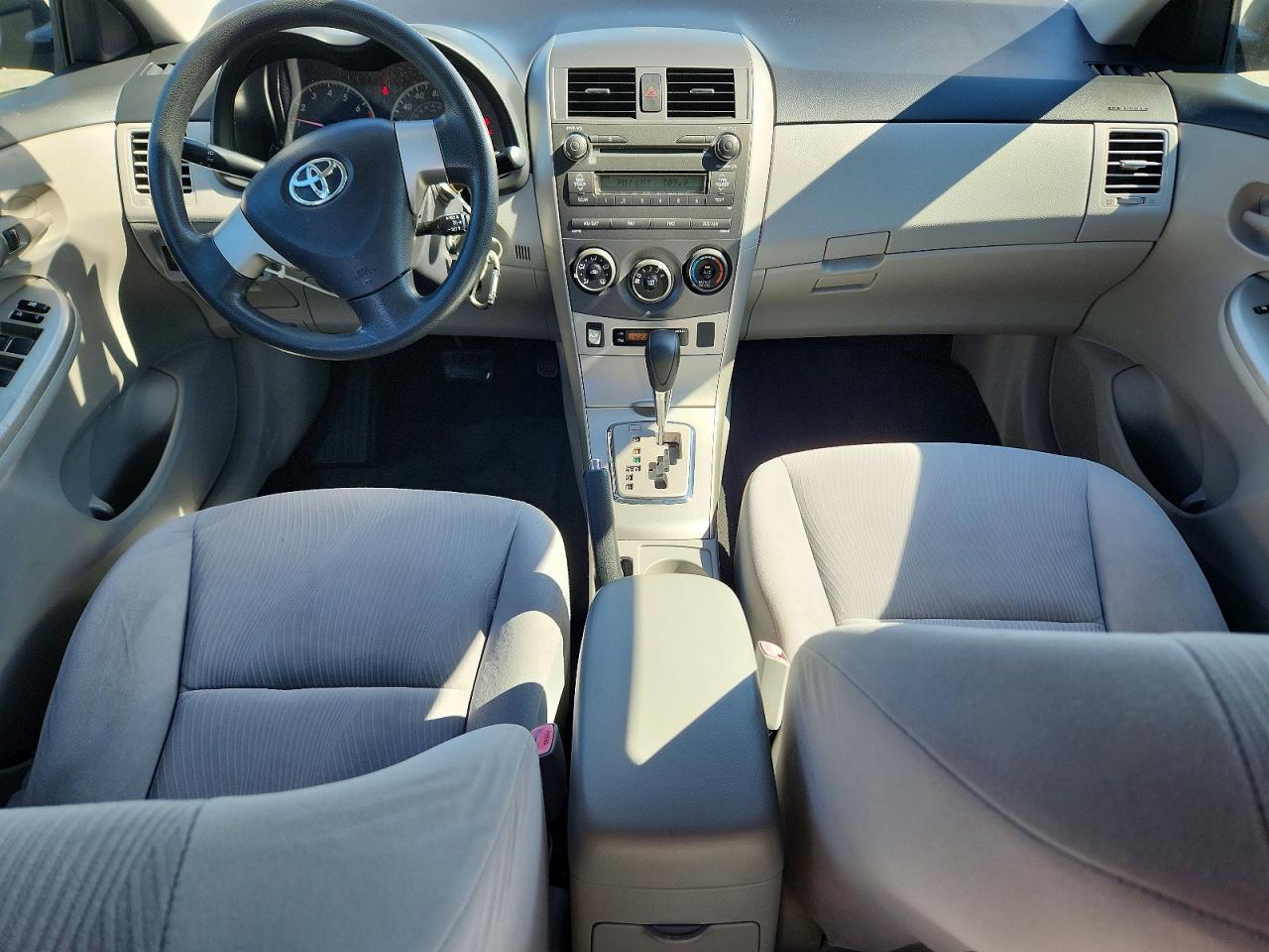 2011 Toyota Corolla Le Серый vin: JTDBU4EE8BJ090598