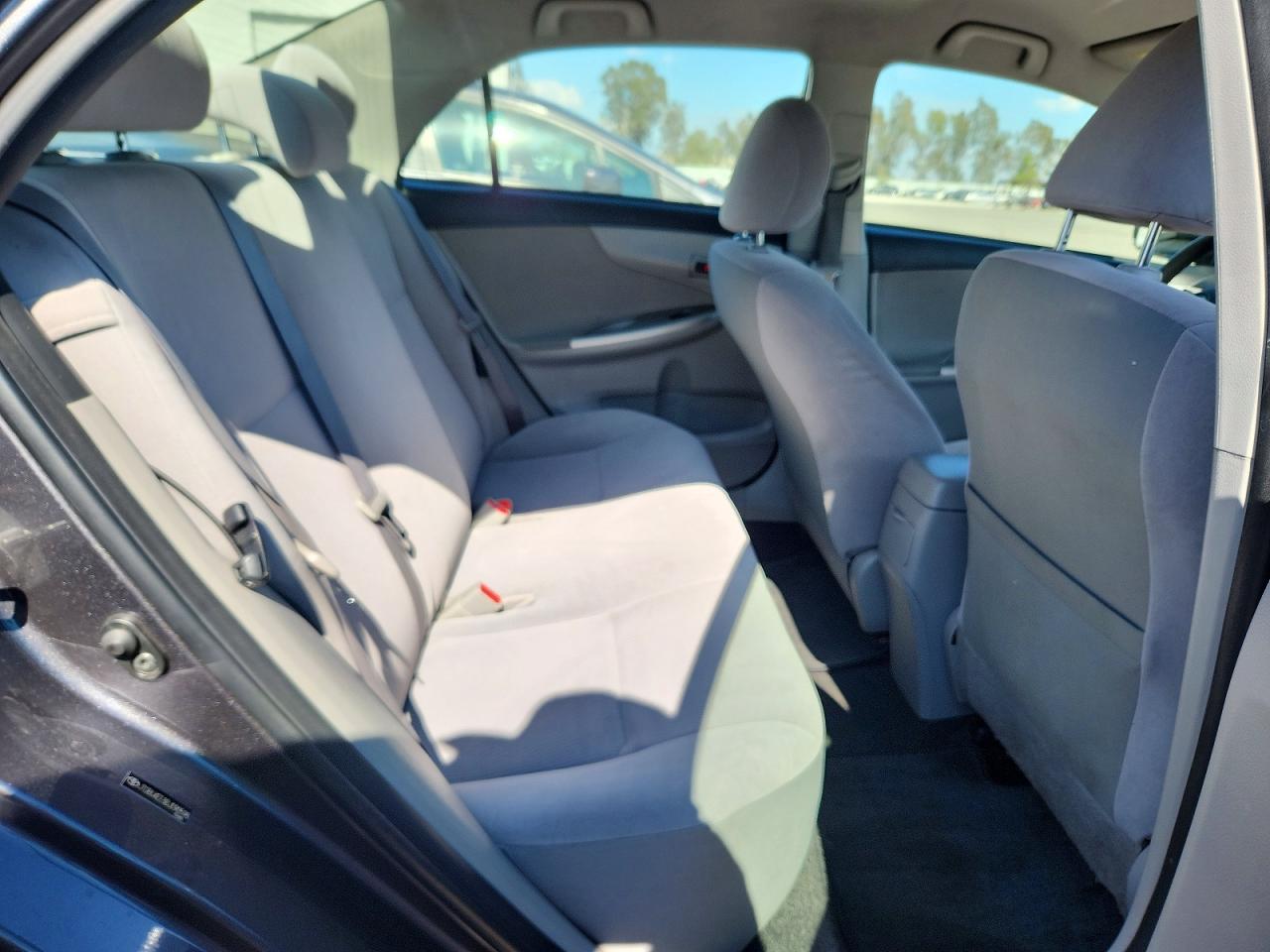 2011 Toyota Corolla Le Серый vin: JTDBU4EE8BJ090598