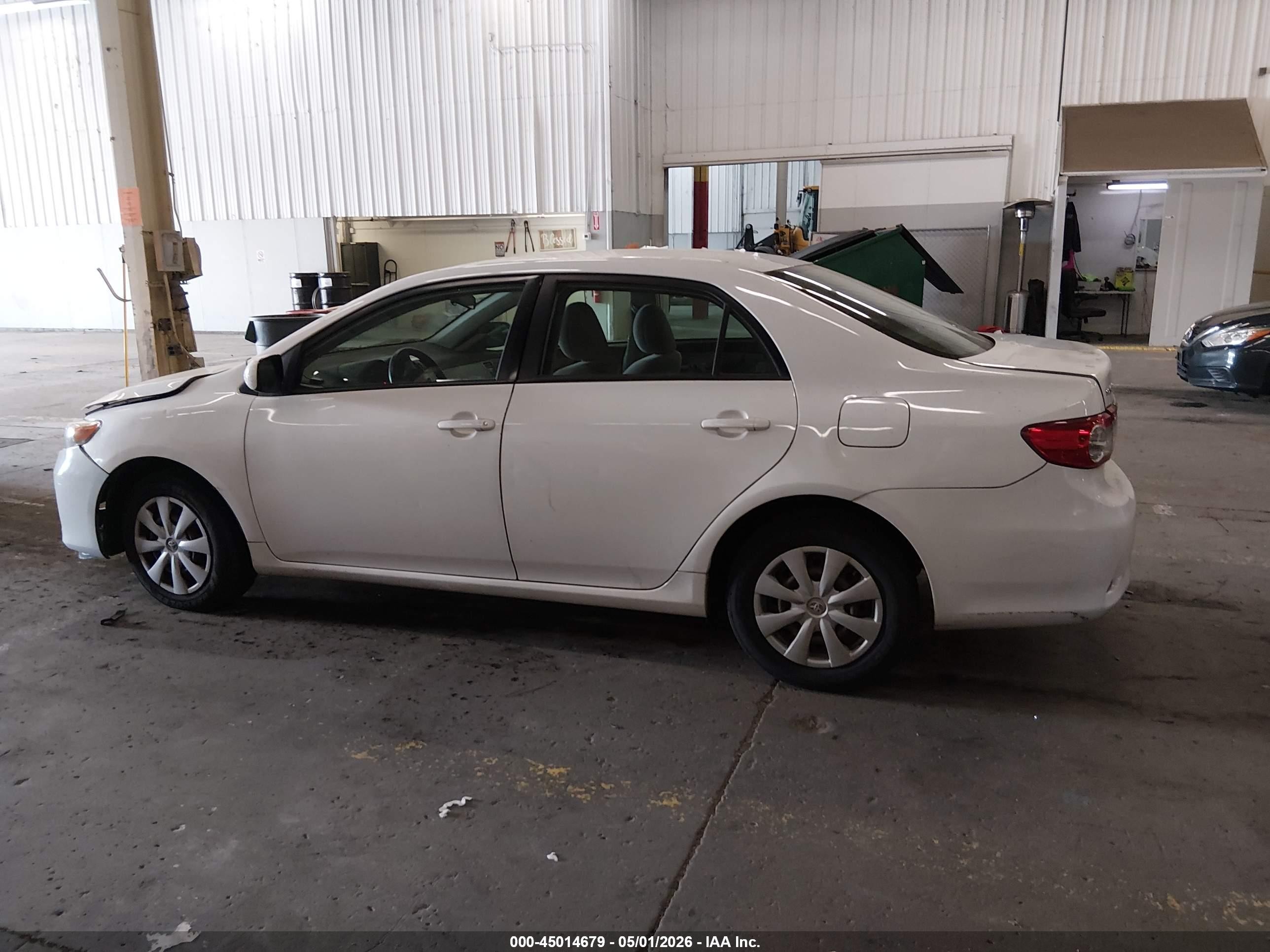 2011 Toyota Corolla Le Белый vin: JTDBU4EE8BJ103866