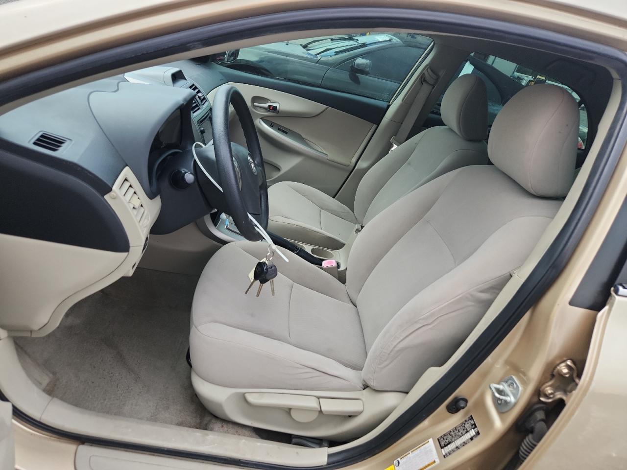 2013 Toyota Corolla Le Gold vin: JTDBU4EE8DJ121903