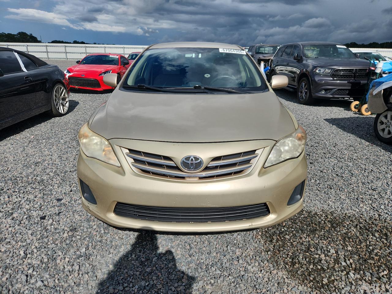 2013 Toyota Corolla Le Gold vin: JTDBU4EE8DJ121903