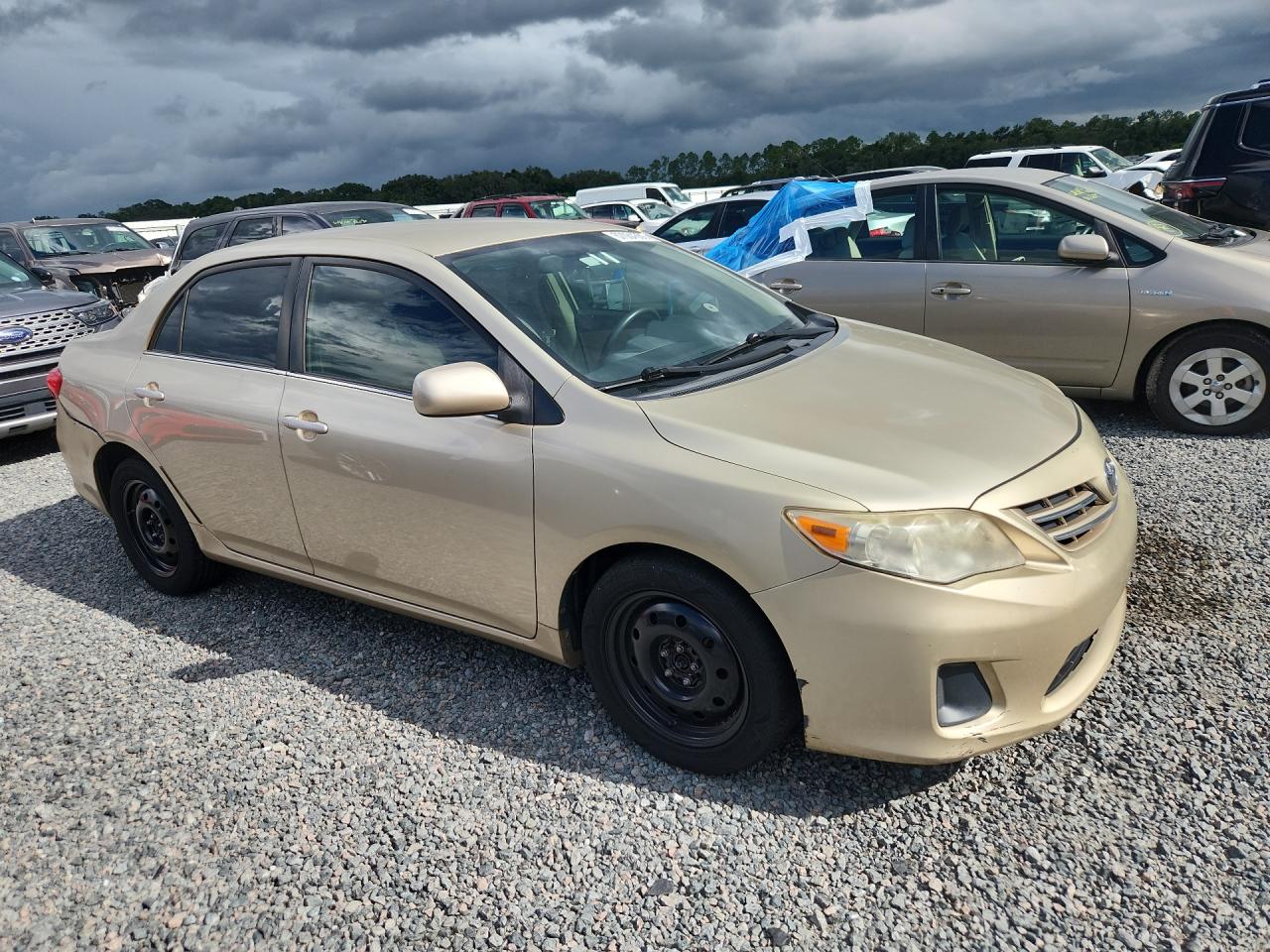 2013 Toyota Corolla Le Gold vin: JTDBU4EE8DJ121903