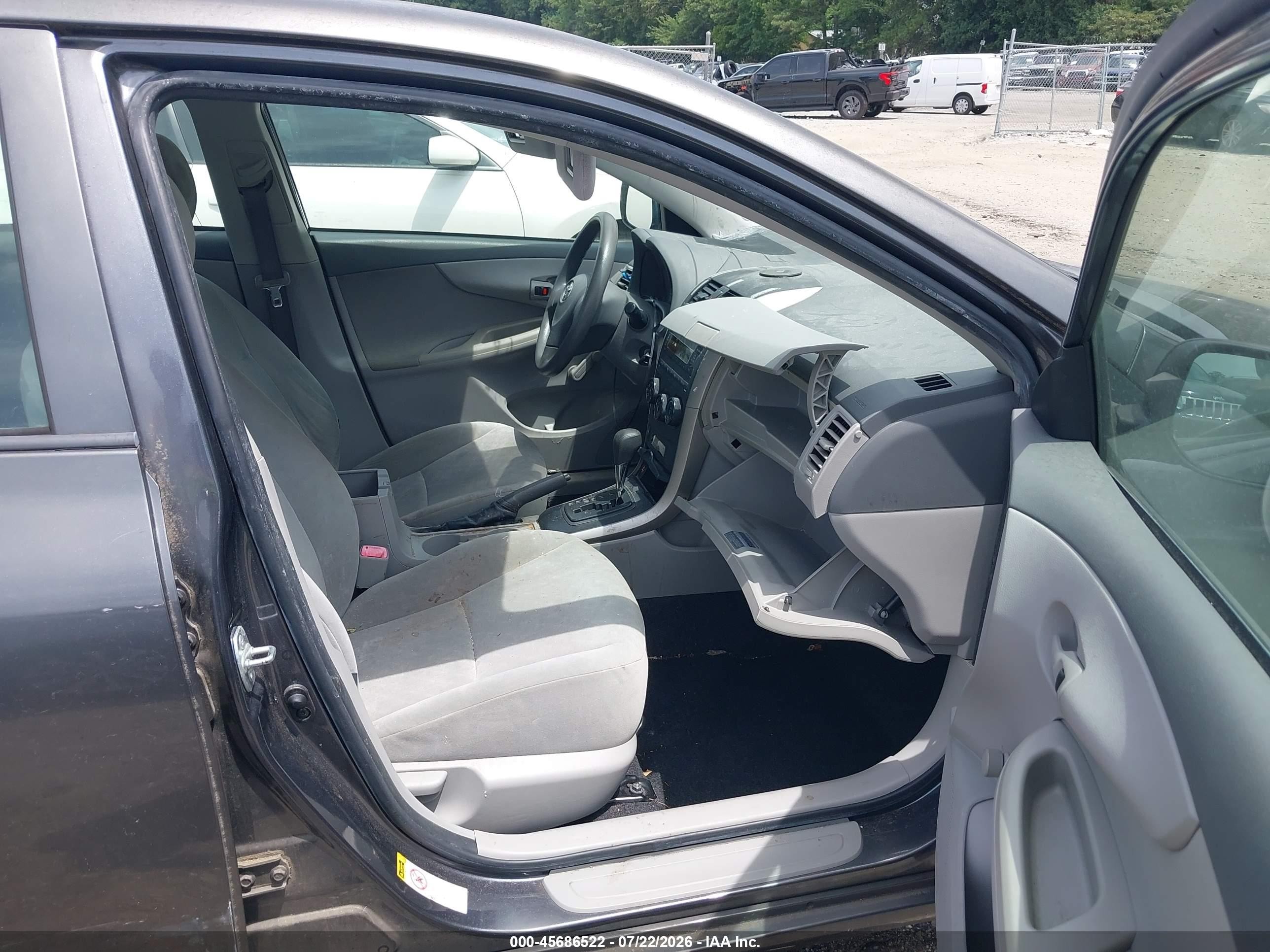 2010 Toyota Corolla   Серый vin: JTDBU4EE9AJ060024