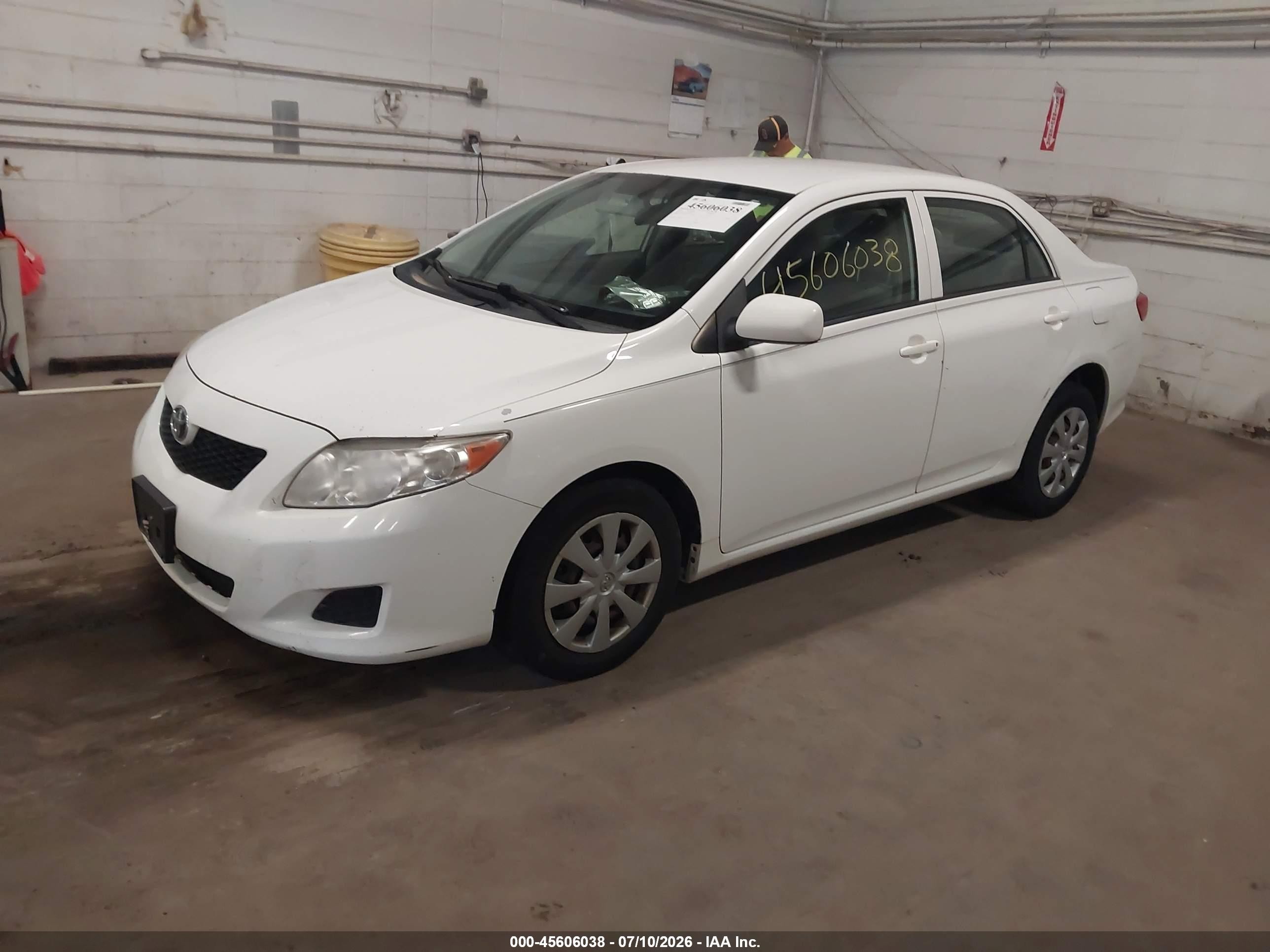 2010 Toyota Corolla Le White vin: JTDBU4EE9AJ060413