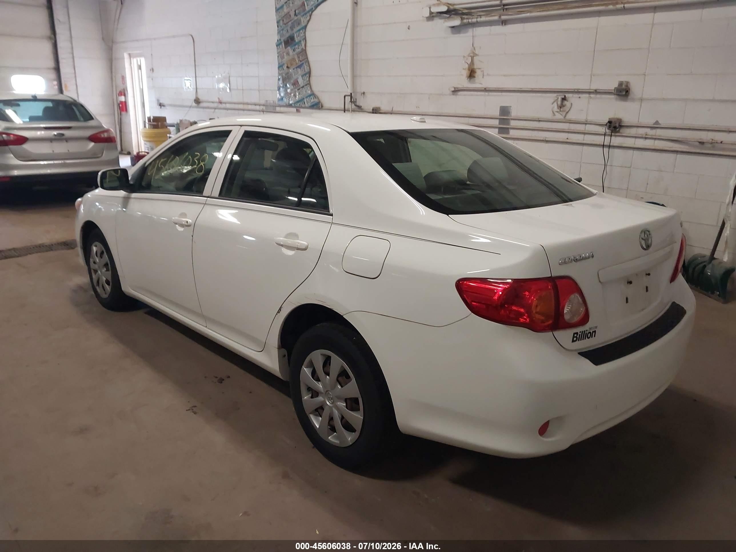 2010 Toyota Corolla Le White vin: JTDBU4EE9AJ060413