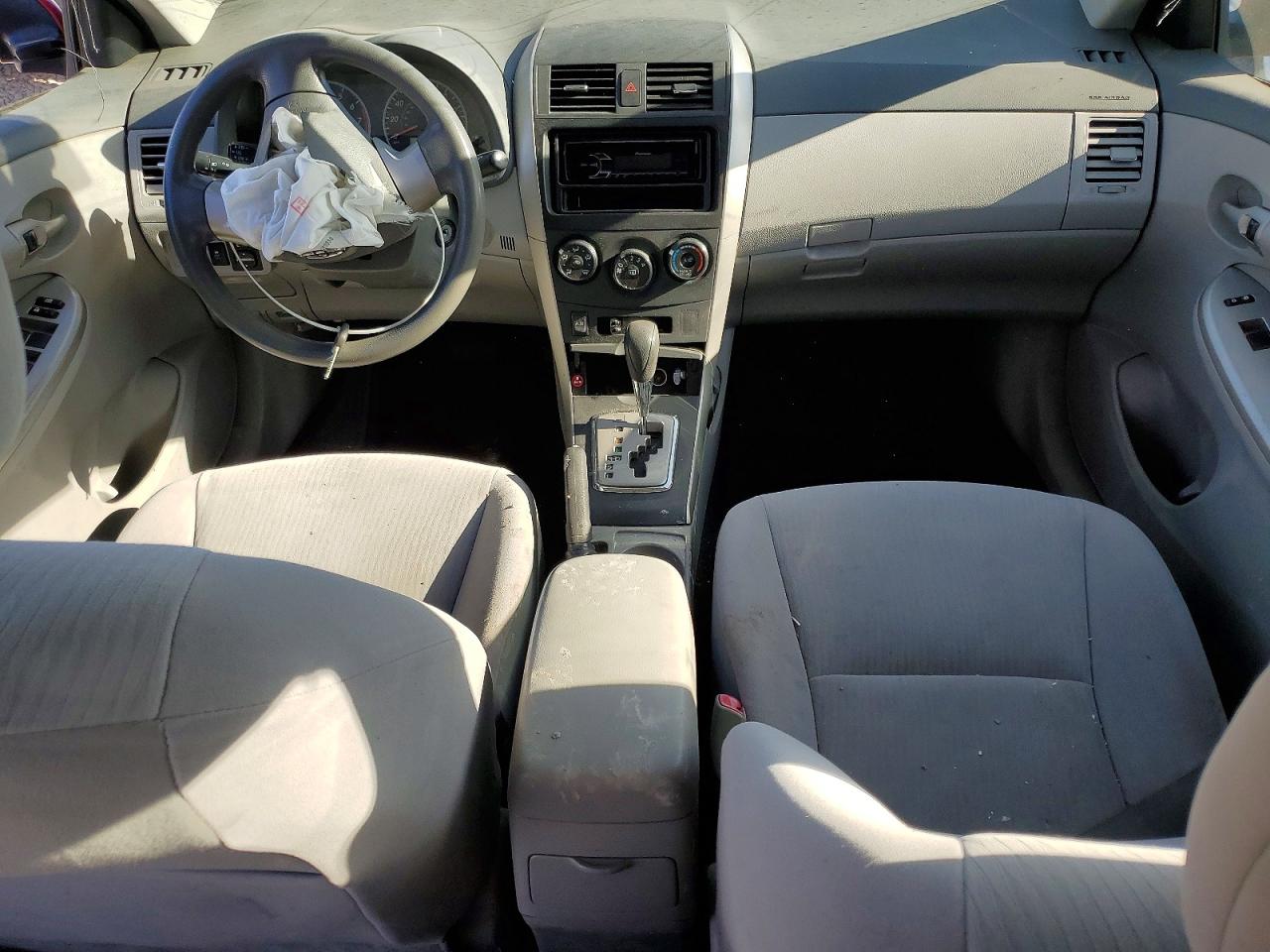 2010 Toyota Corolla Le Red vin: JTDBU4EE9AJ061433
