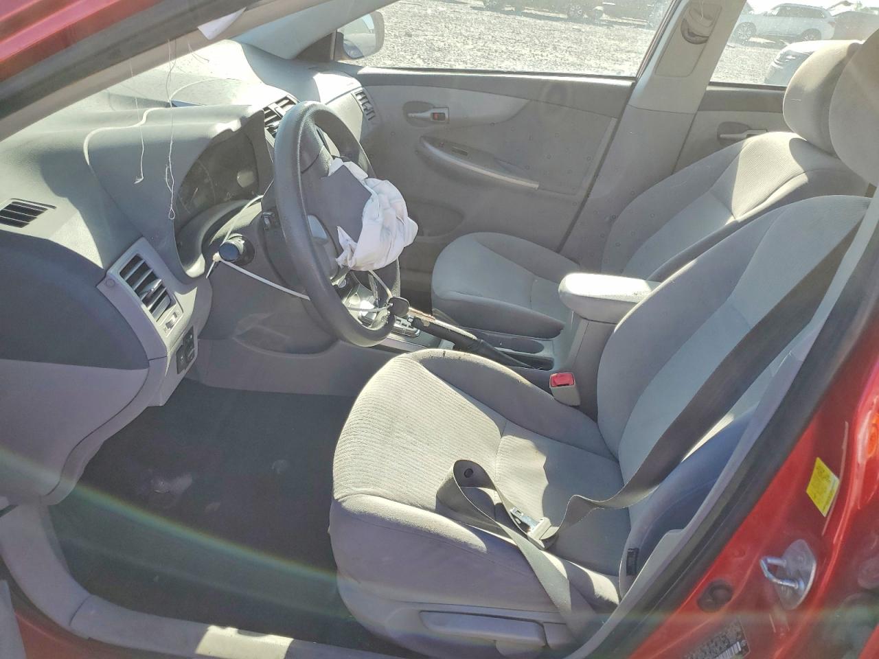 2010 Toyota Corolla Le Red vin: JTDBU4EE9AJ061433