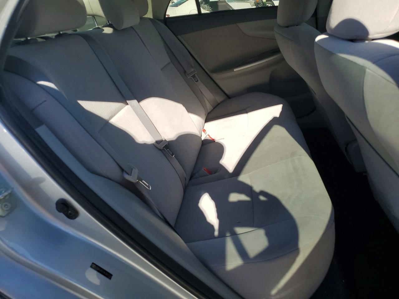 2010 Toyota Corolla Le Silver vin: JTDBU4EE9AJ067023