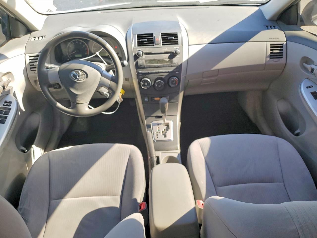 2010 Toyota Corolla Le Silver vin: JTDBU4EE9AJ067023