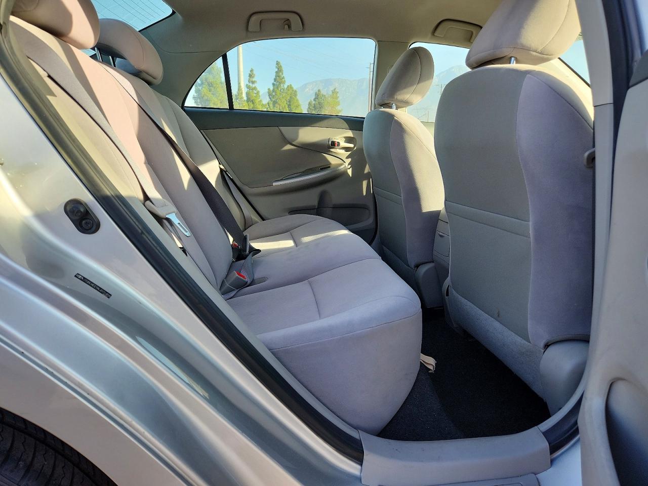 2010 Toyota Corolla Le Серебряный vin: JTDBU4EE9AJ071458
