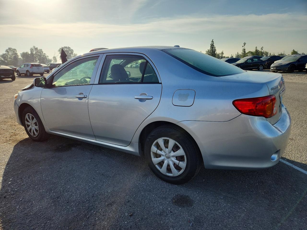 2010 Toyota Corolla Le Серебряный vin: JTDBU4EE9AJ071458