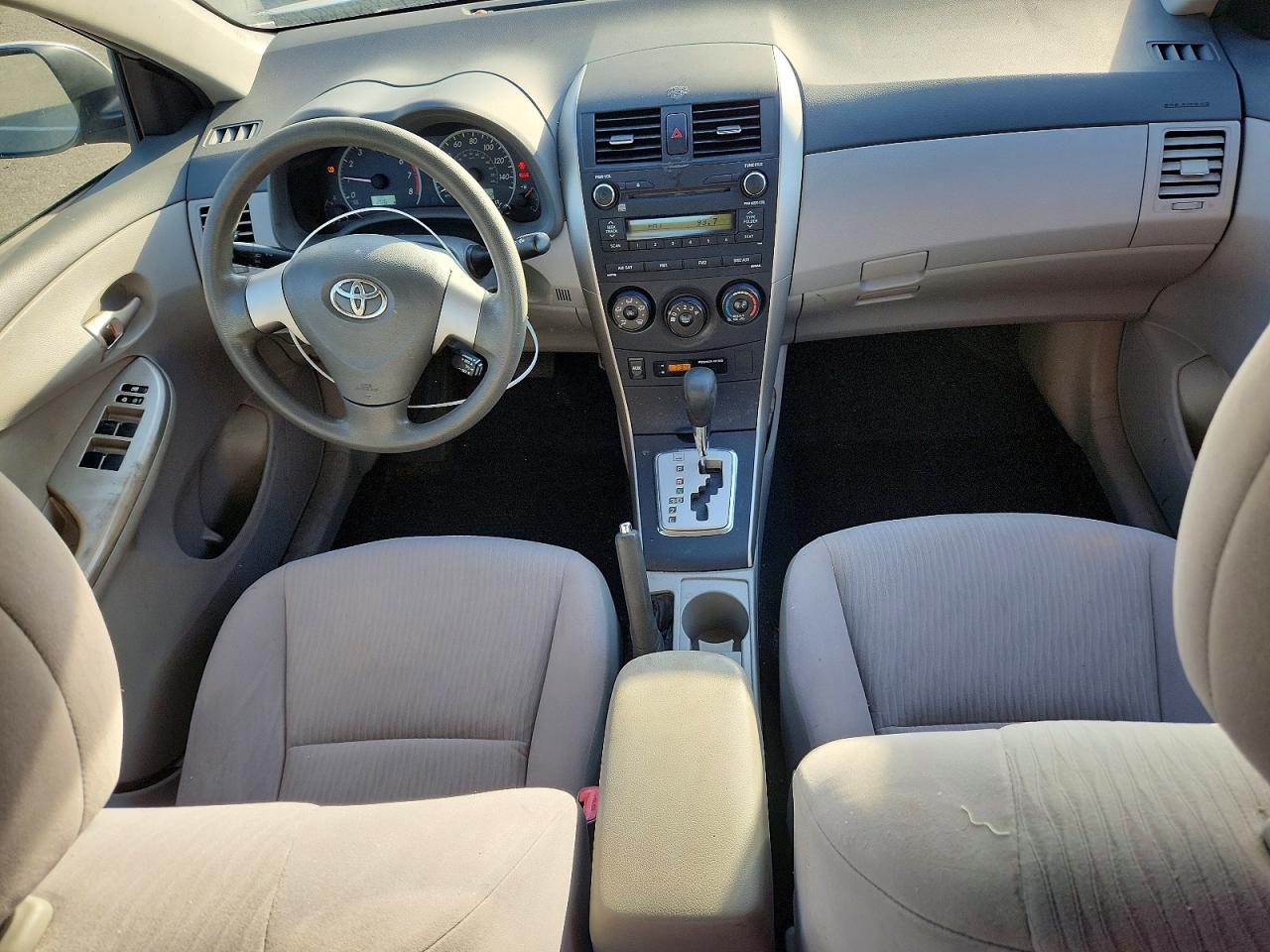 2010 Toyota Corolla Le Серебряный vin: JTDBU4EE9AJ071458