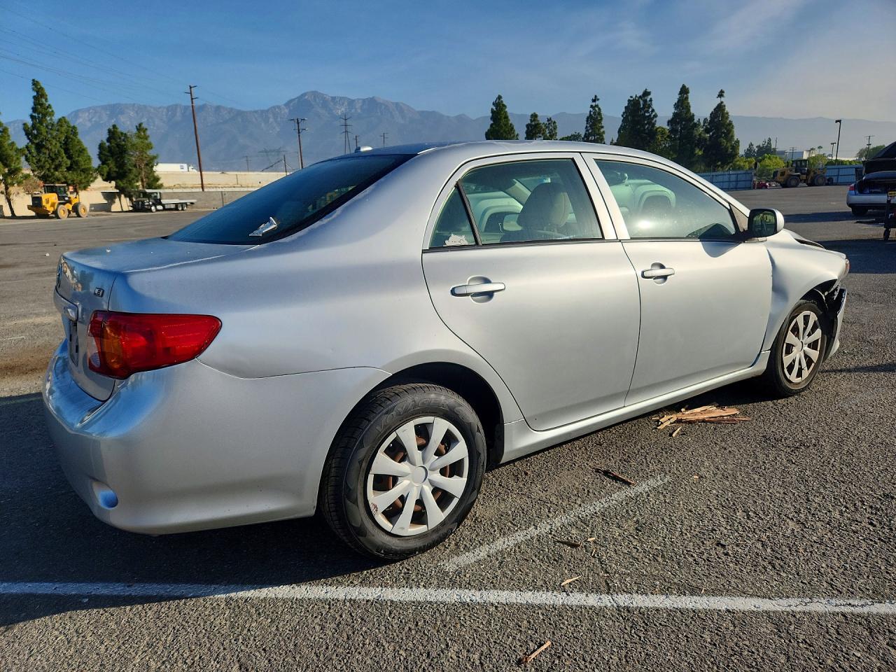 2010 Toyota Corolla Le Серебряный vin: JTDBU4EE9AJ071458