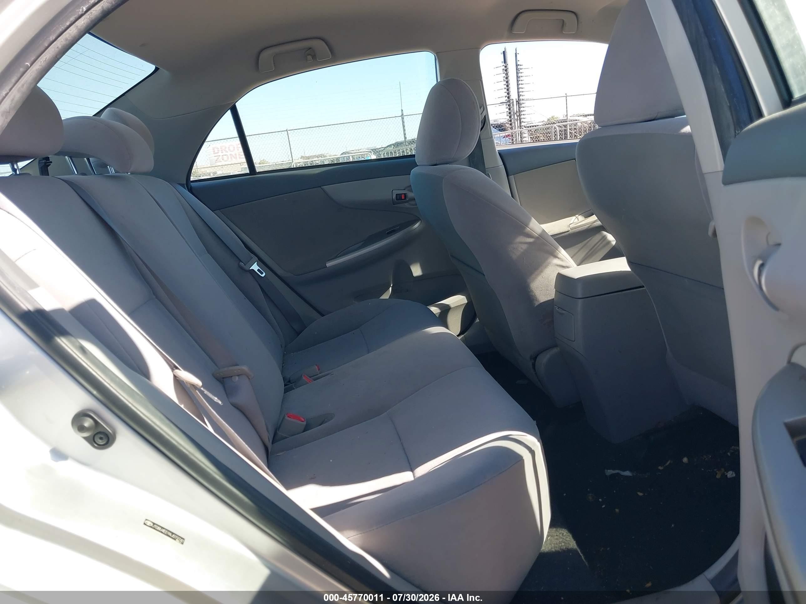 2010 Toyota Corolla Le Silver vin: JTDBU4EE9AJ072741