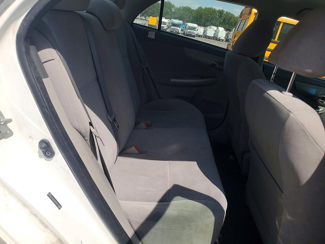 2010 Toyota Corolla Le White vin: JTDBU4EE9AJ074506