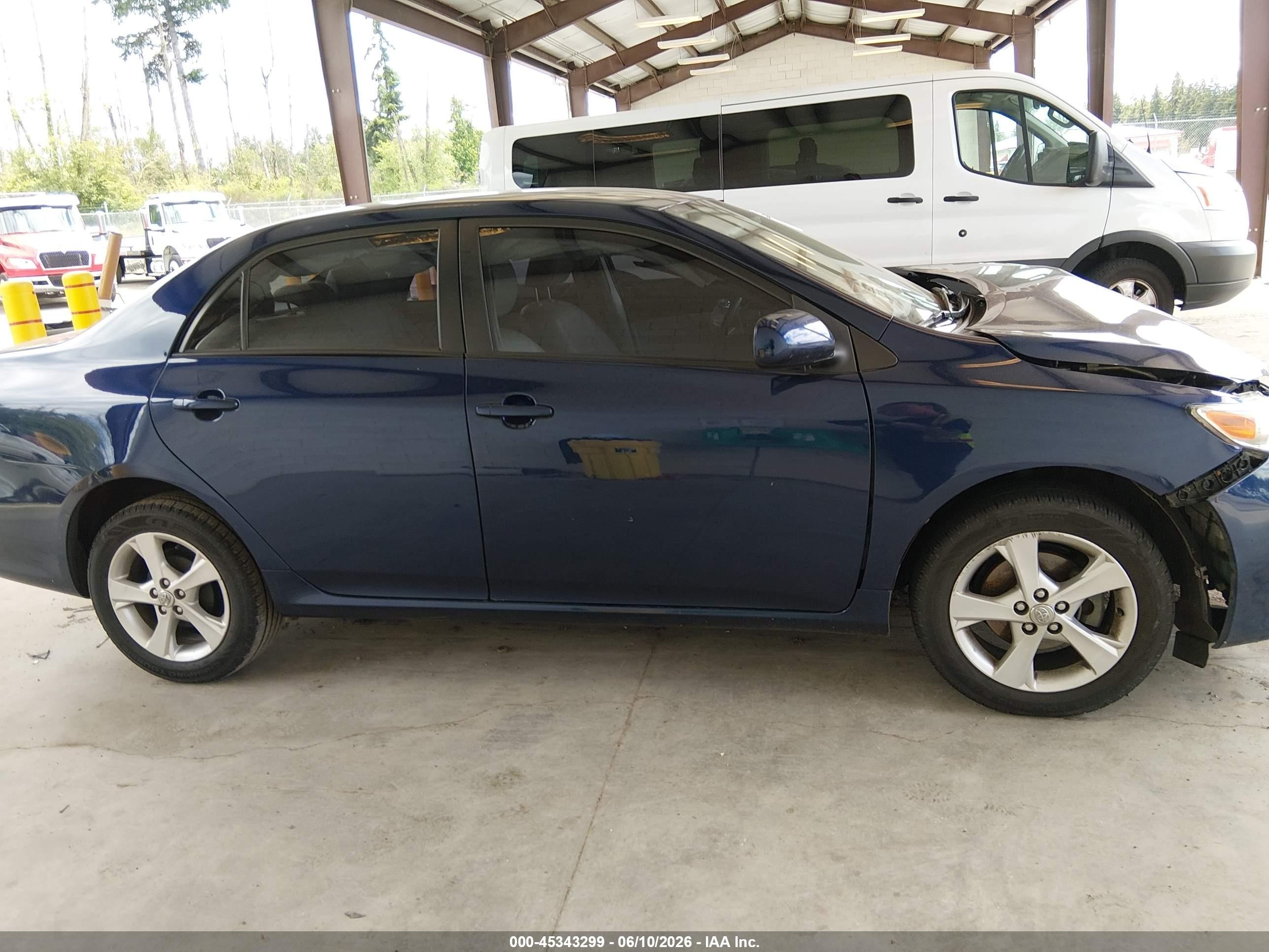 2011 Toyota Corolla Le/s Blue vin: JTDBU4EE9B9122265