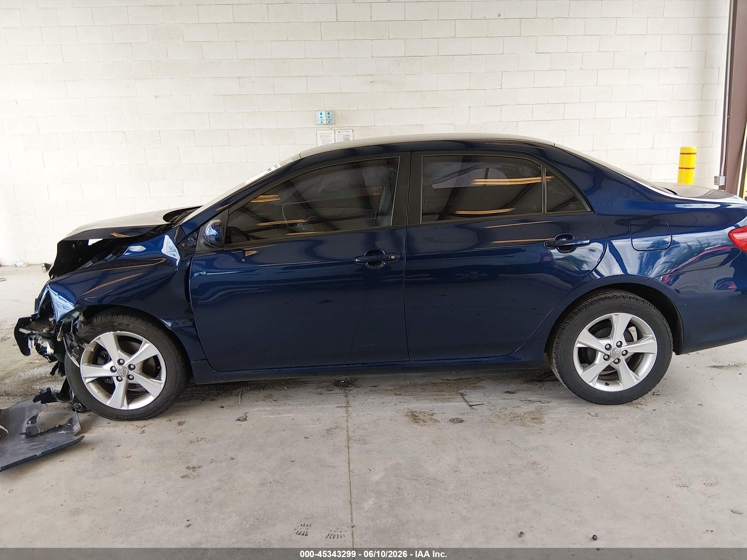 2011 Toyota Corolla Le/s Blue vin: JTDBU4EE9B9122265