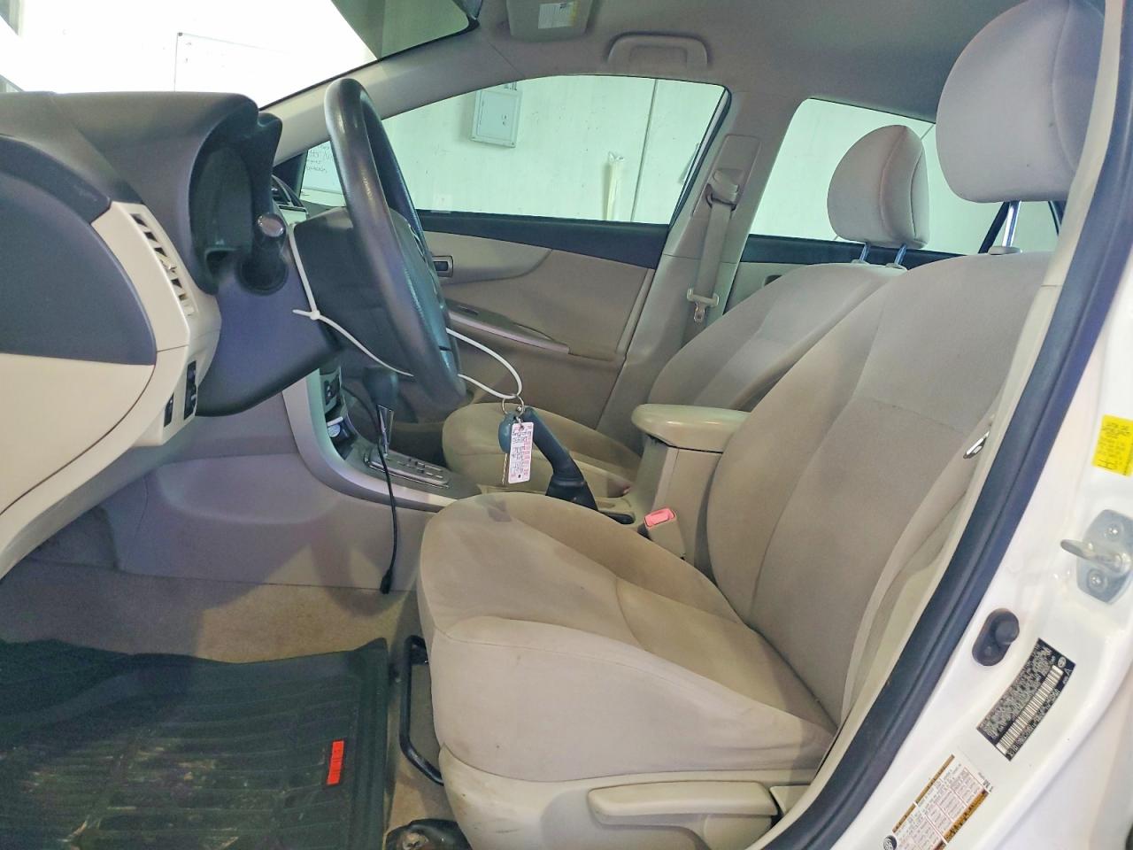 2011 Toyota Corolla Le Белый vin: JTDBU4EE9B9125490
