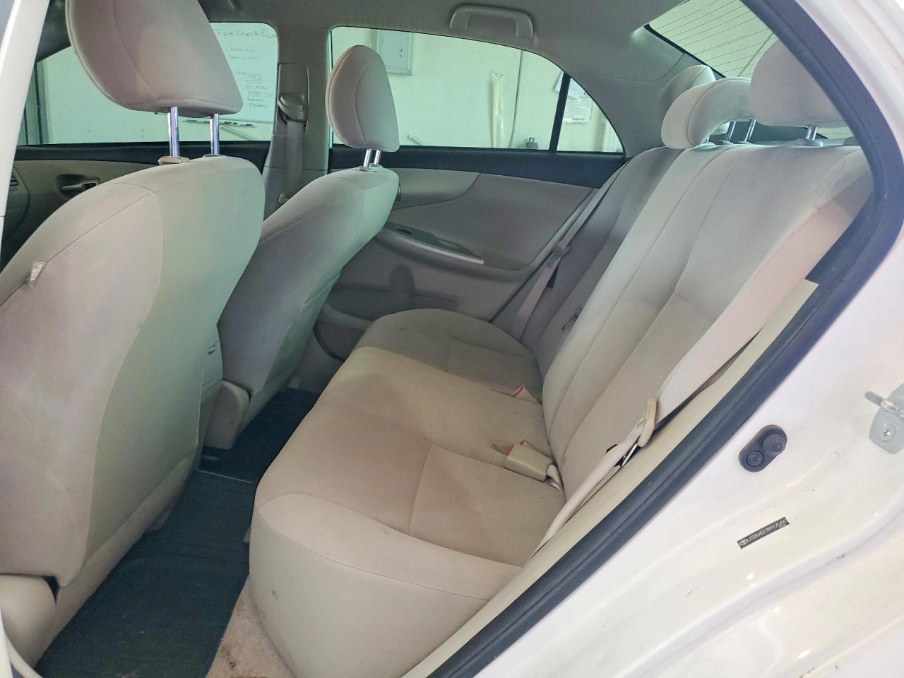 2011 Toyota Corolla Le Белый vin: JTDBU4EE9B9125490