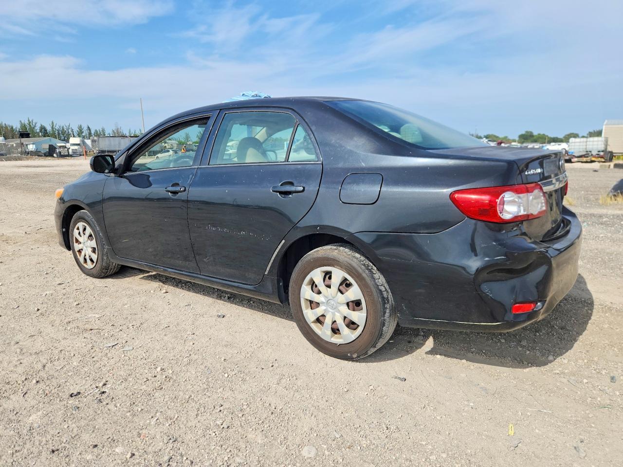 2011 Toyota Corolla Le Black vin: JTDBU4EE9B9131483