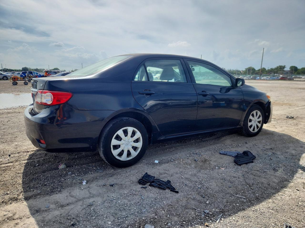 2011 Toyota Corolla Le Black vin: JTDBU4EE9B9131483