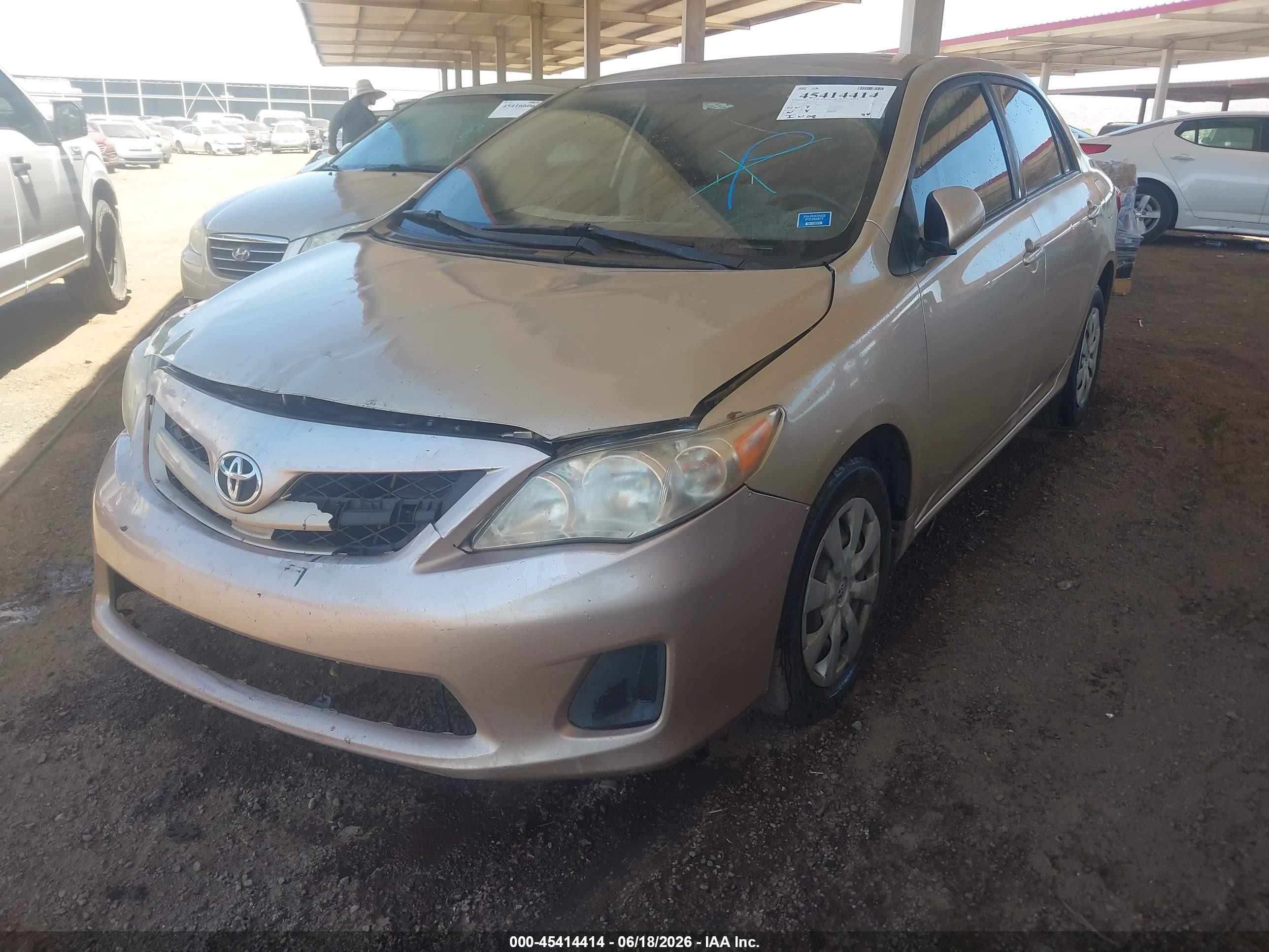 2011 Toyota Corolla Le Gold vin: JTDBU4EE9B9132651