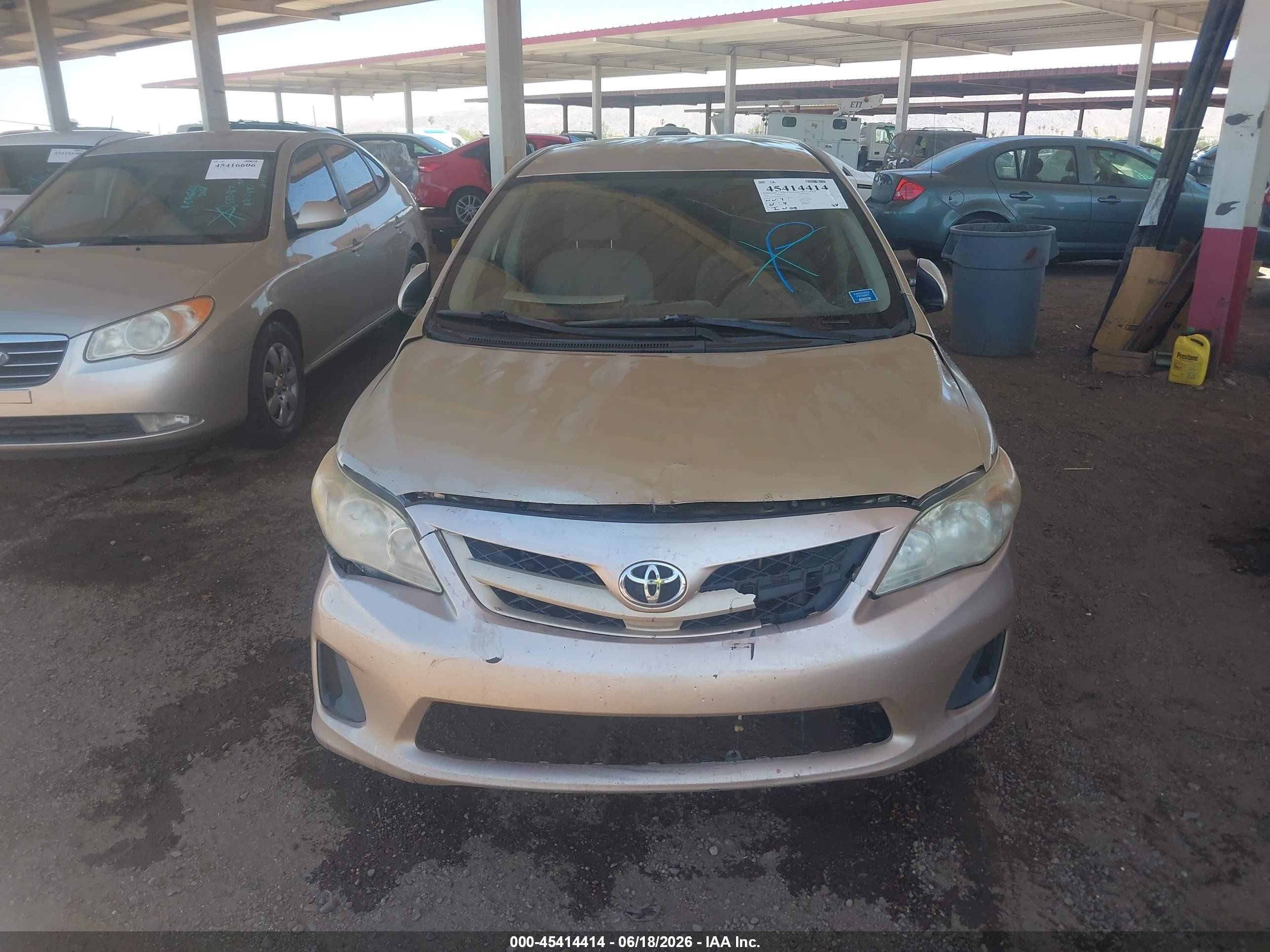 2011 Toyota Corolla Le Gold vin: JTDBU4EE9B9132651