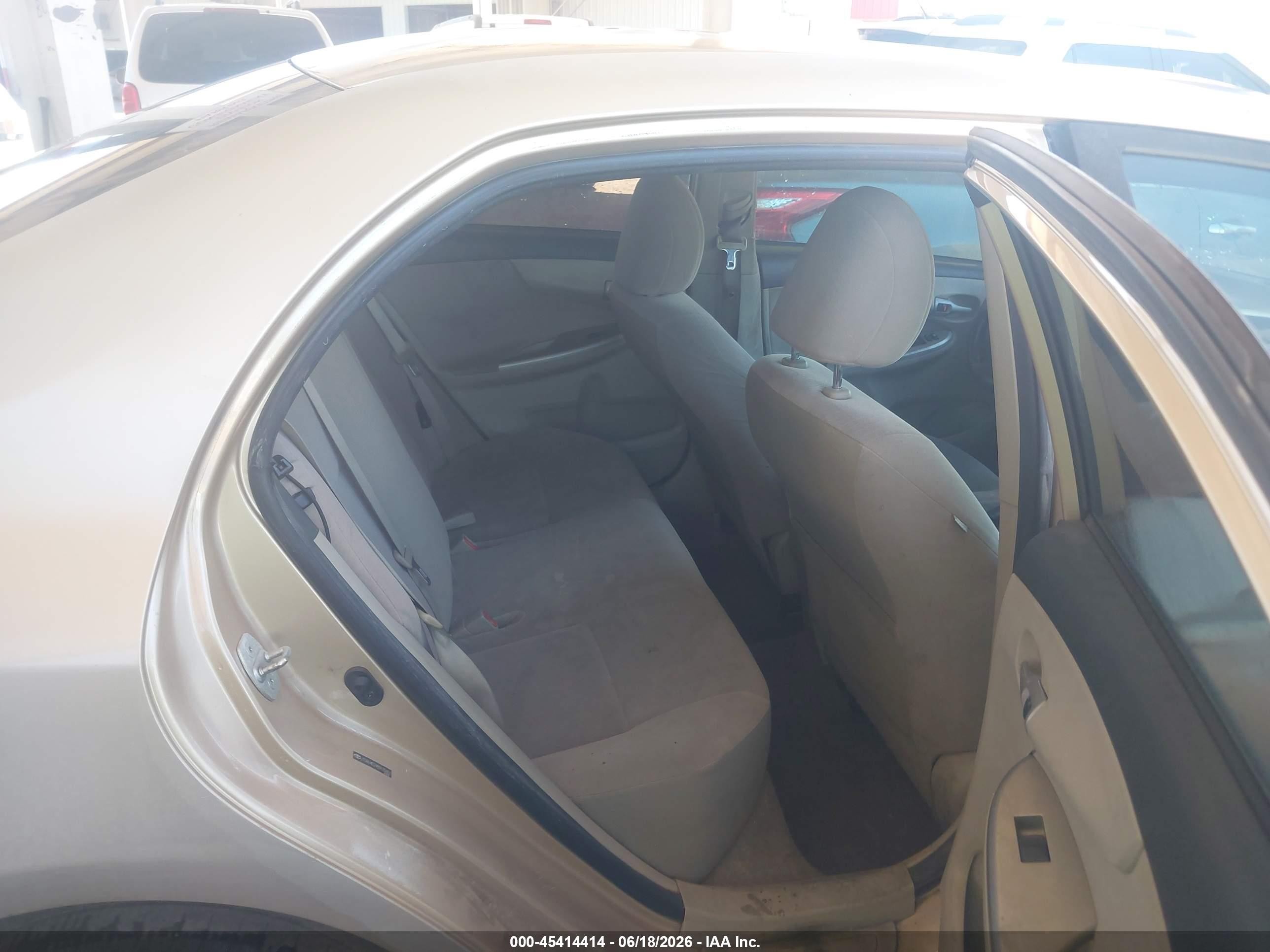 2011 Toyota Corolla Le Gold vin: JTDBU4EE9B9132651