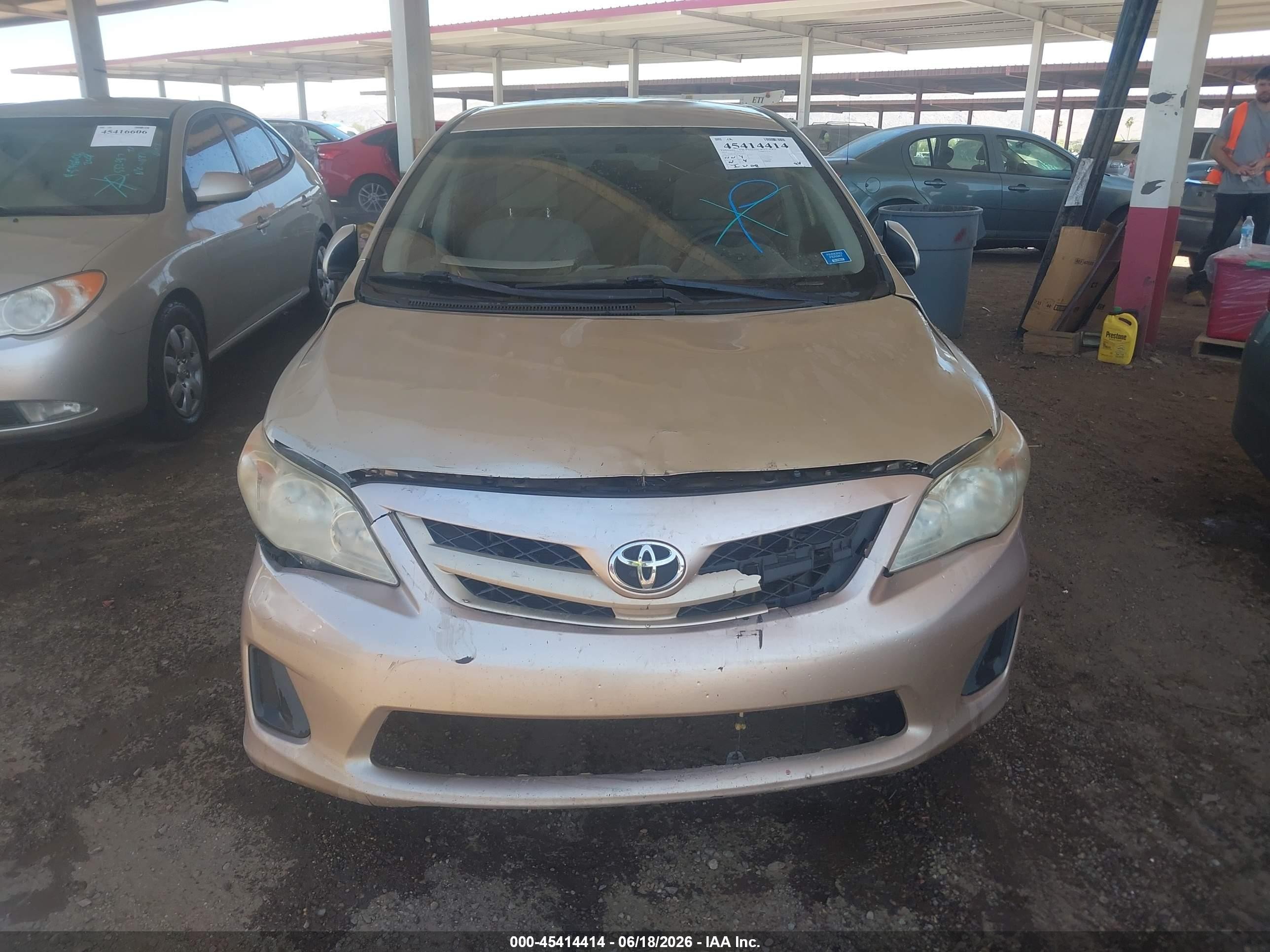 2011 Toyota Corolla Le Gold vin: JTDBU4EE9B9132651