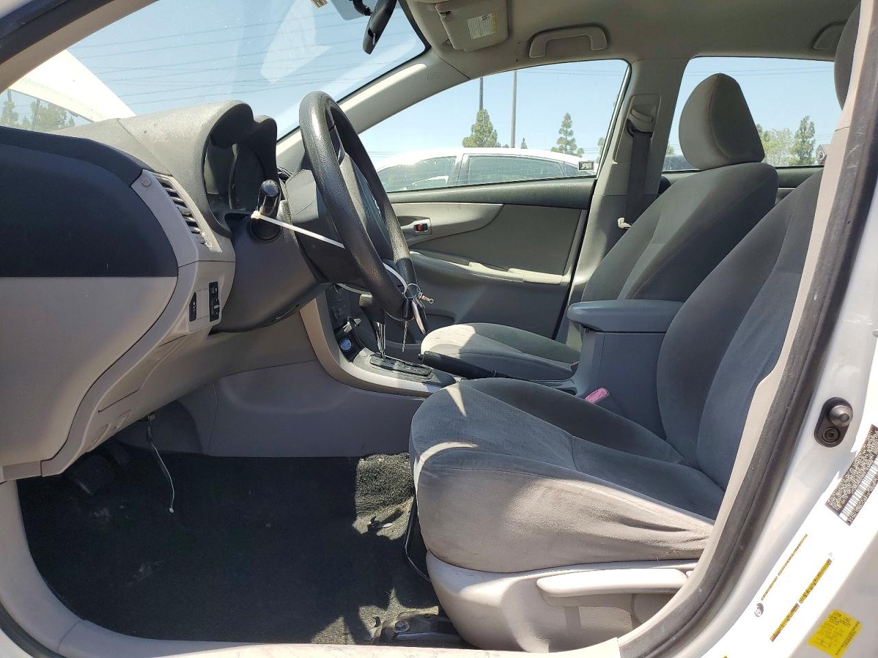 2011 Toyota Corolla Base White vin: JTDBU4EE9B9143262