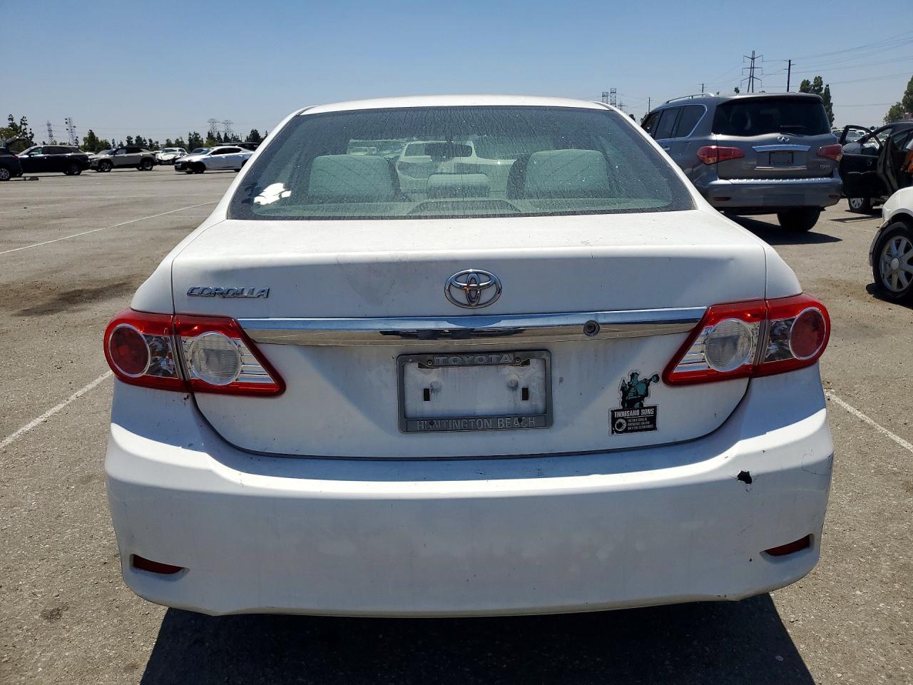 2011 Toyota Corolla Base White vin: JTDBU4EE9B9143262