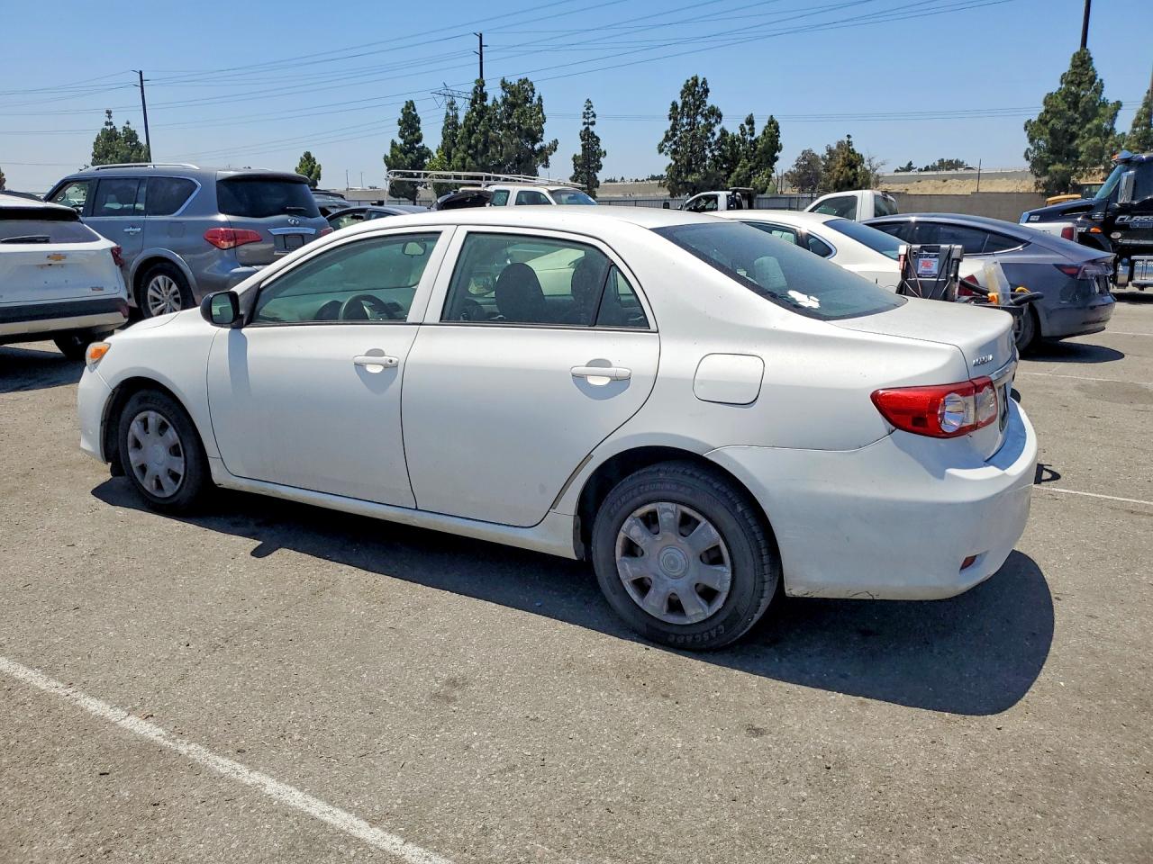 2011 Toyota Corolla Base White vin: JTDBU4EE9B9143262