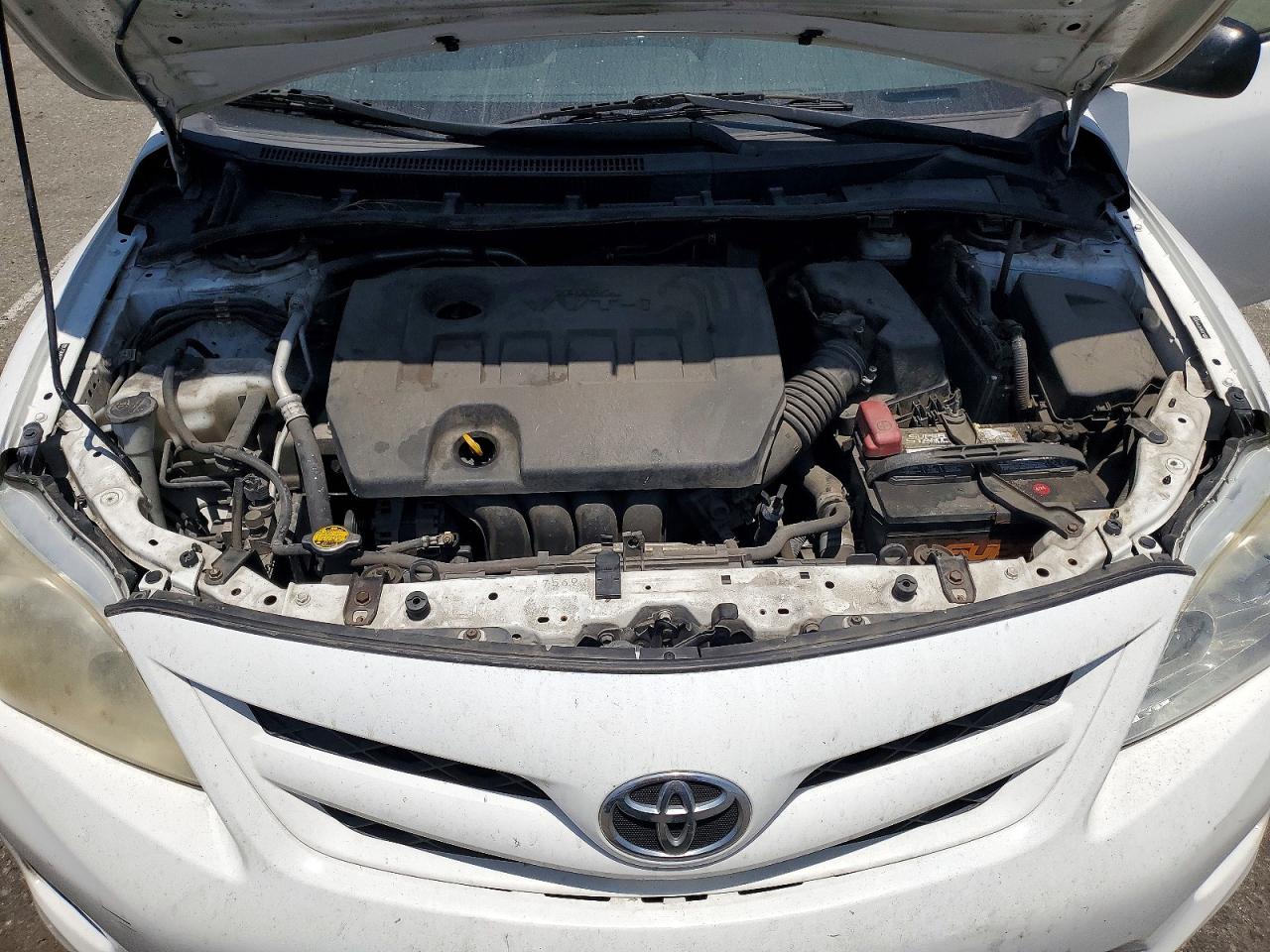 2011 Toyota Corolla Base White vin: JTDBU4EE9B9143262